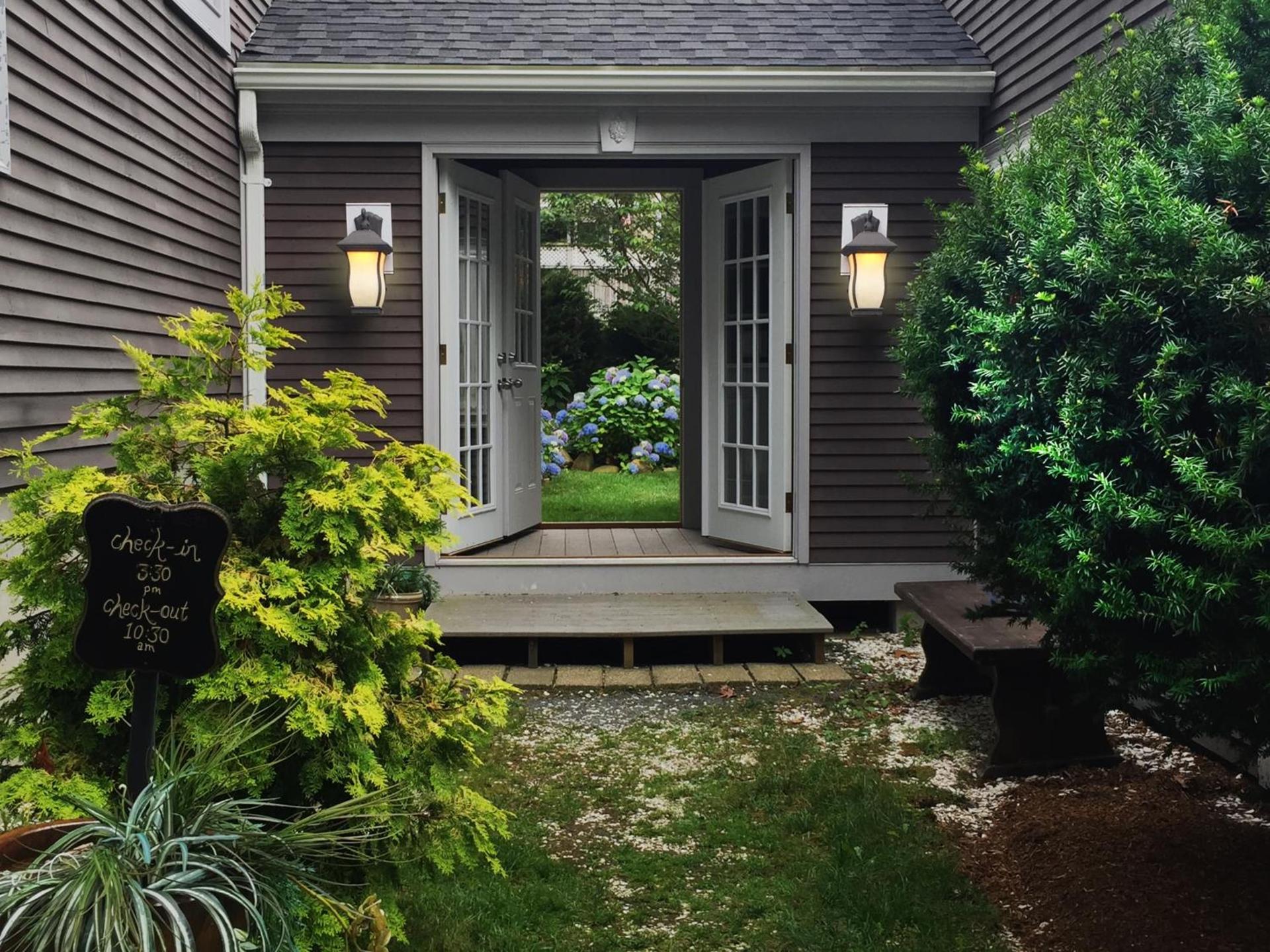 Frederick William House photo 93