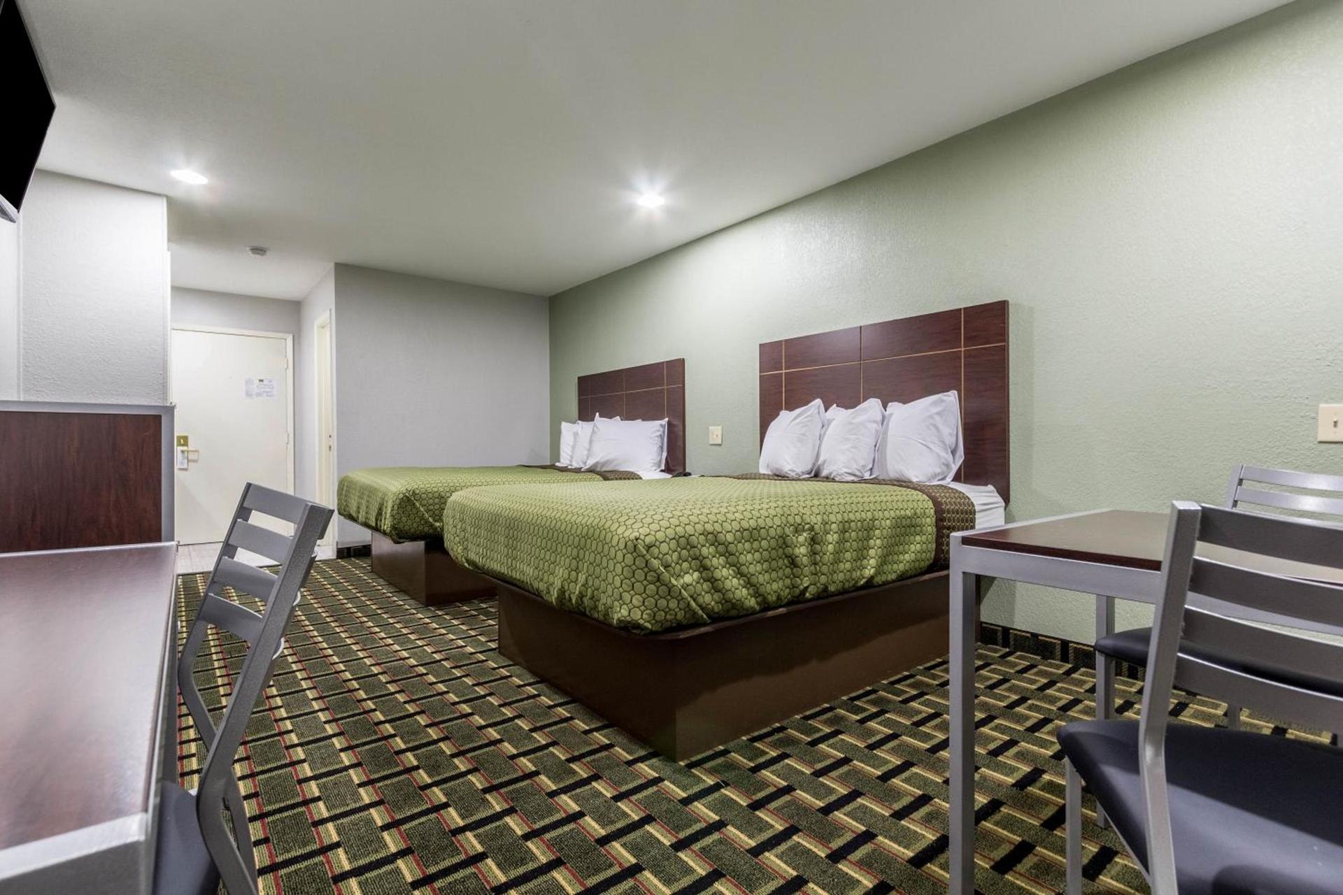 Scottish Inn and Suites Tomball photo 18