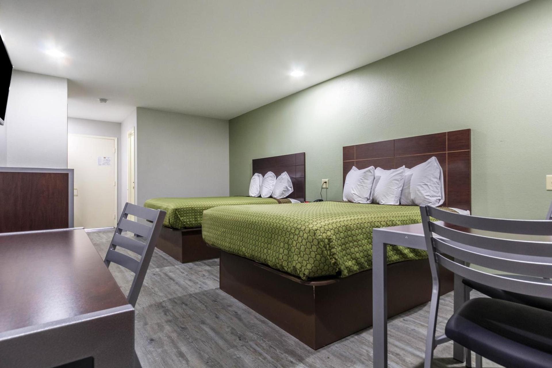 Scottish Inn and Suites Tomball photo 19
