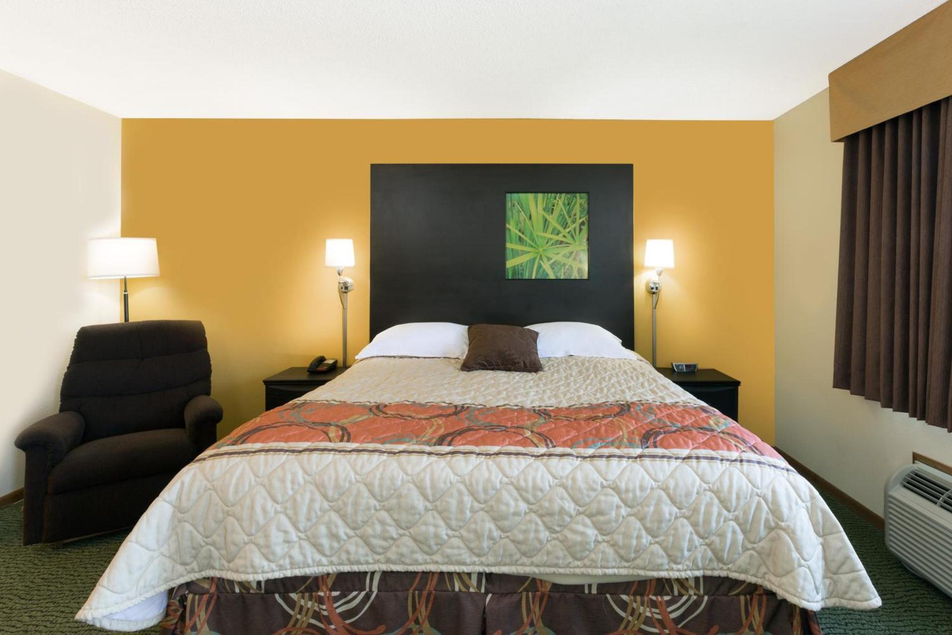 Super 8 by Wyndham Perry IA photo 27