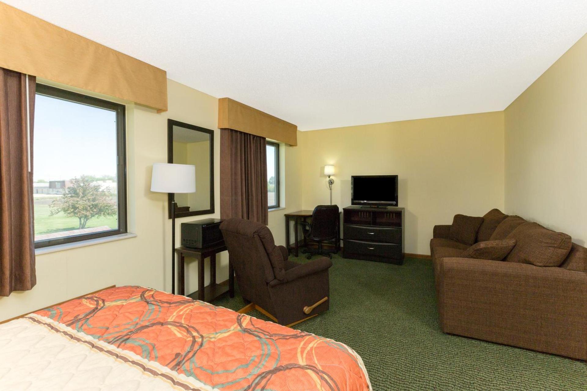 Super 8 by Wyndham Perry IA photo 24