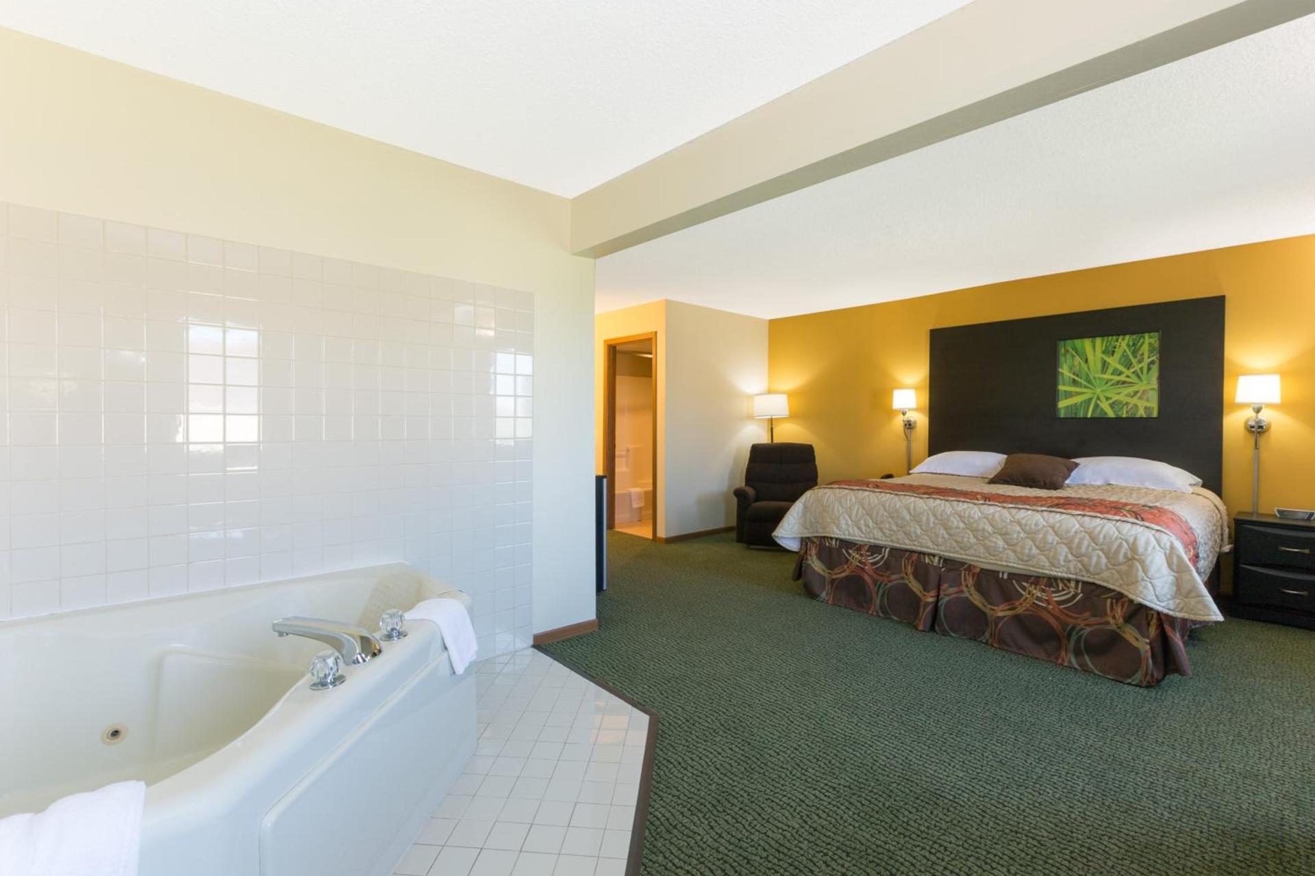 Super 8 by Wyndham Perry IA photo 26