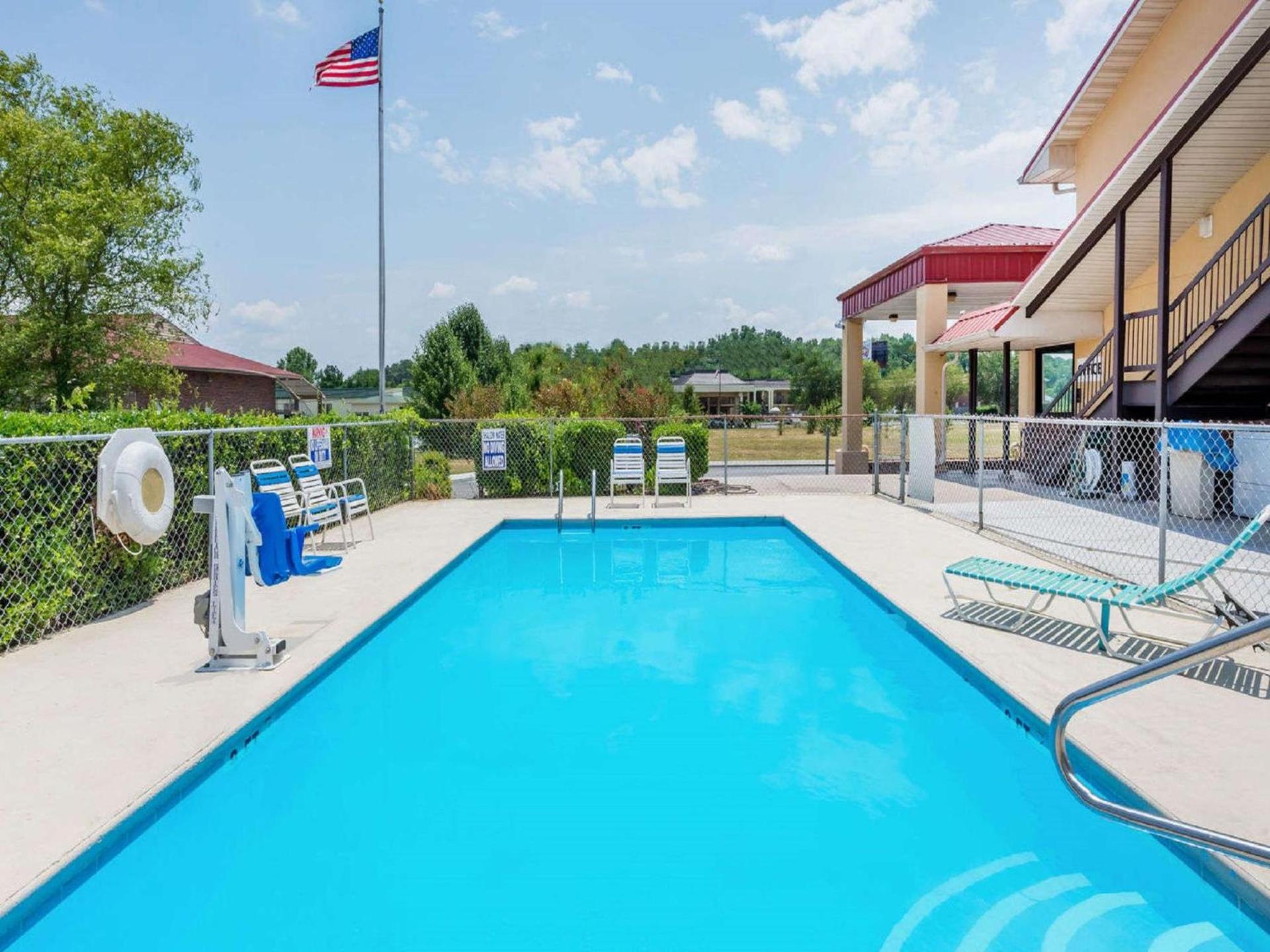Super 8 by Wyndham Cleveland photo 26