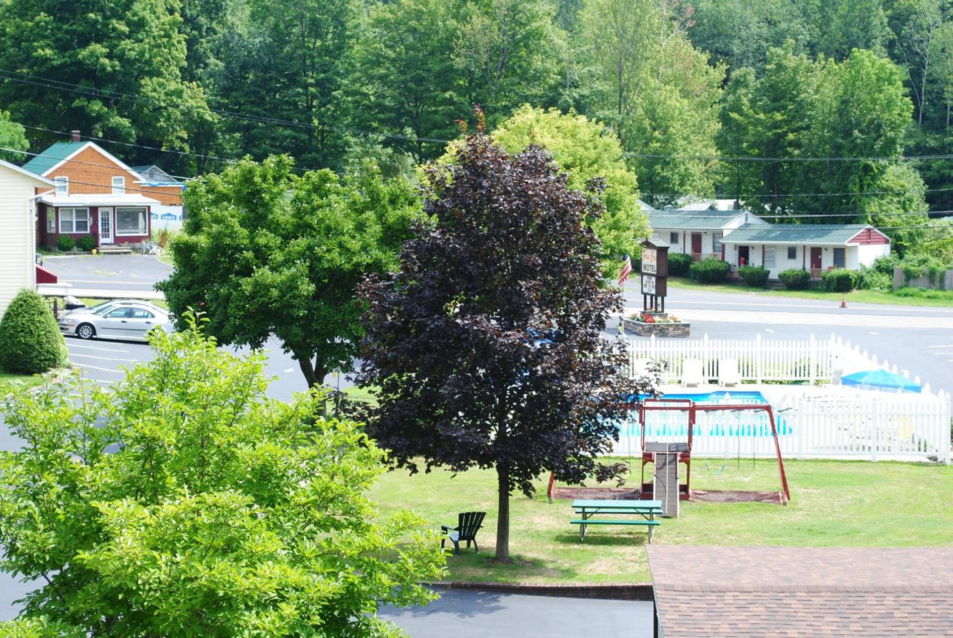 Fran Cove Motel photo 46