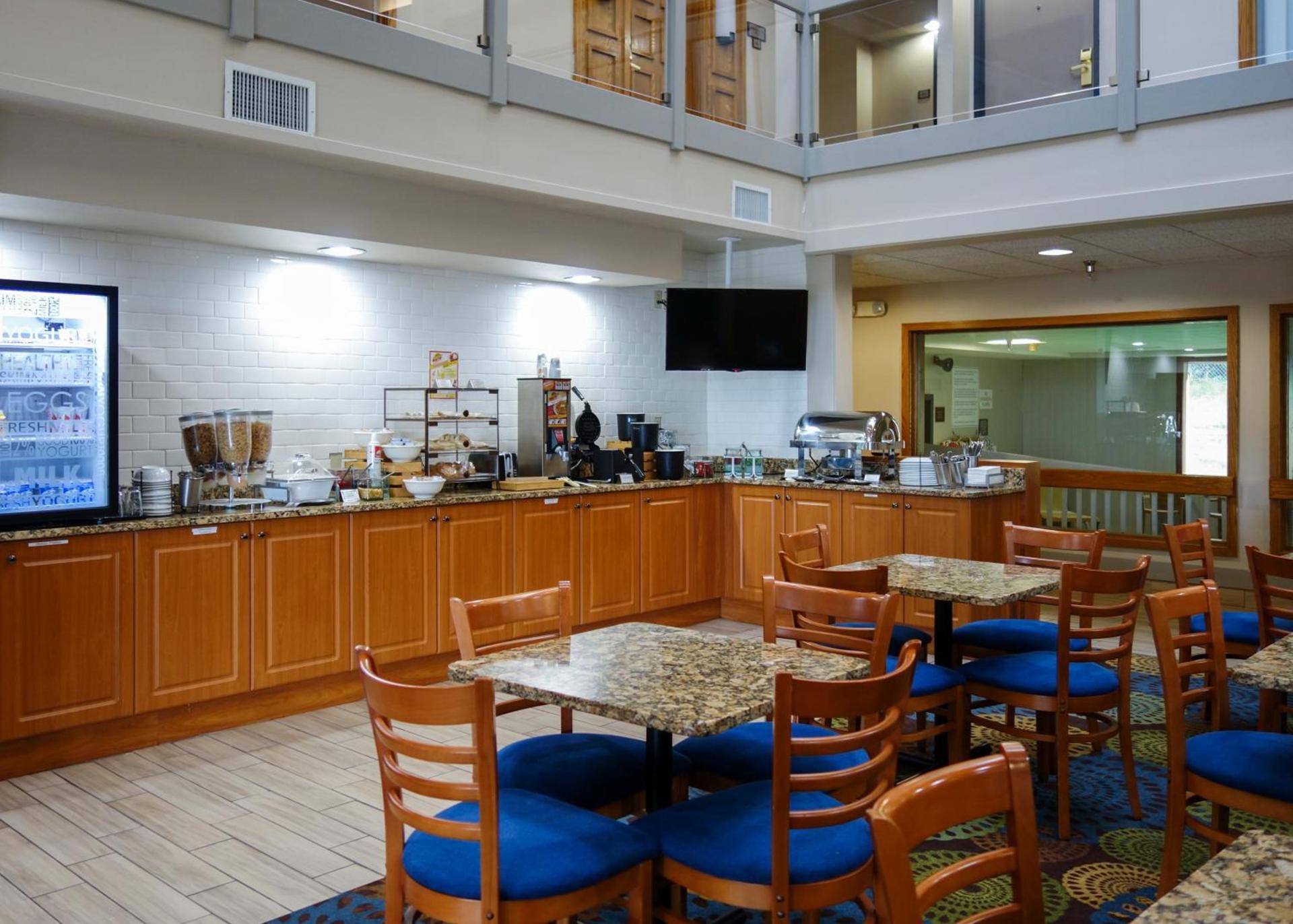 Country Inn & Suites by Radisson, Mishawaka, IN photo 28