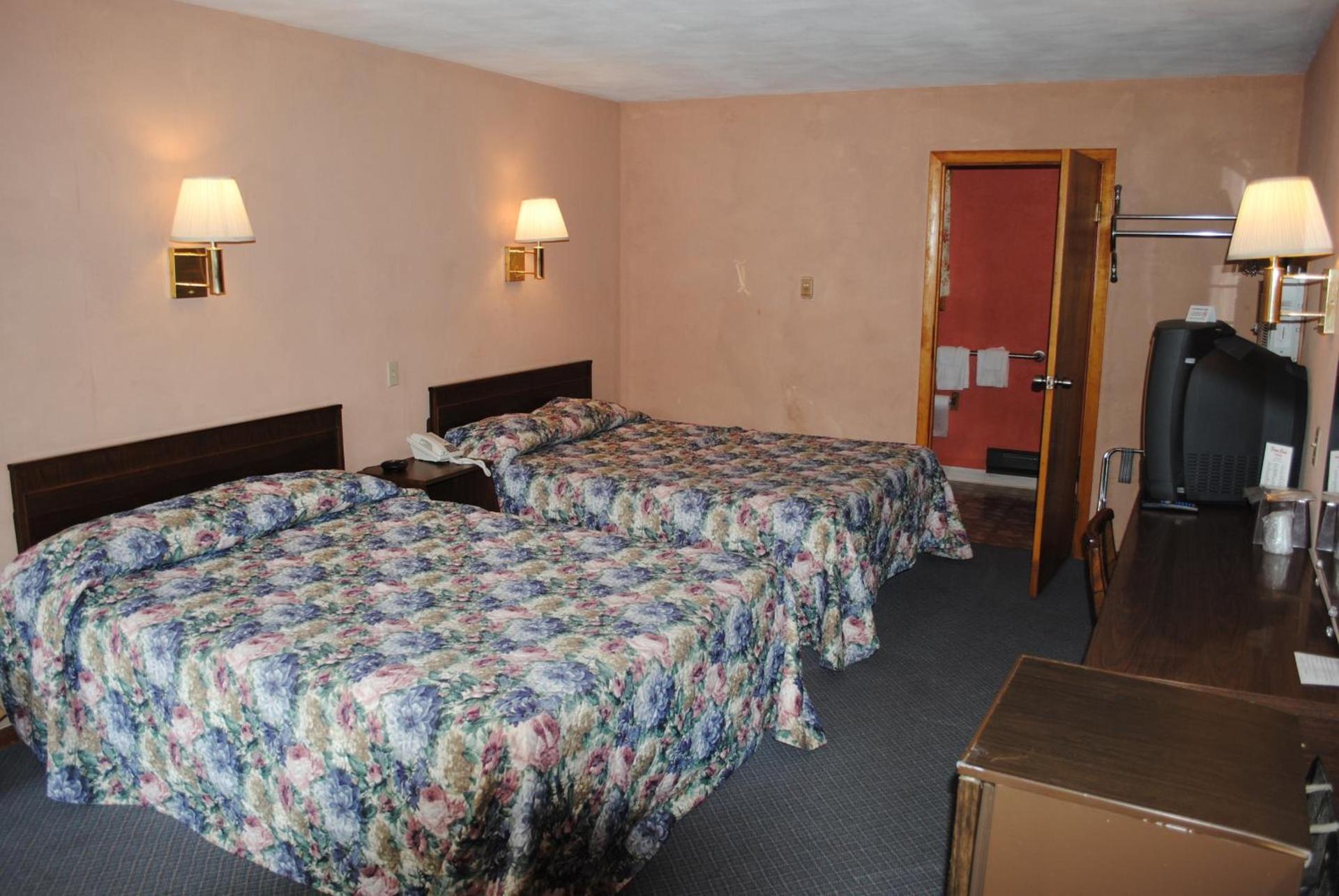 Fran Cove Motel photo 67