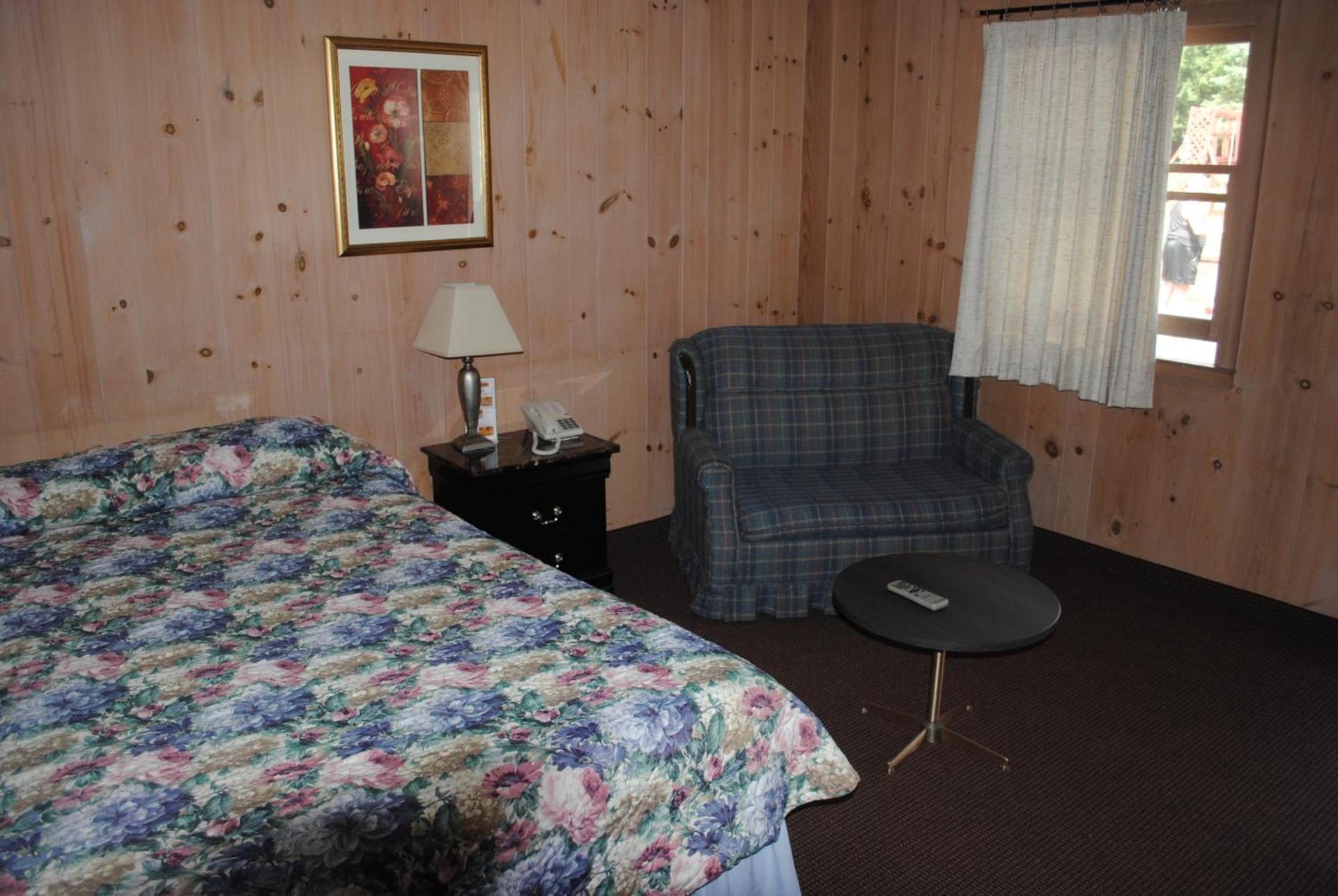 Fran Cove Motel photo 65
