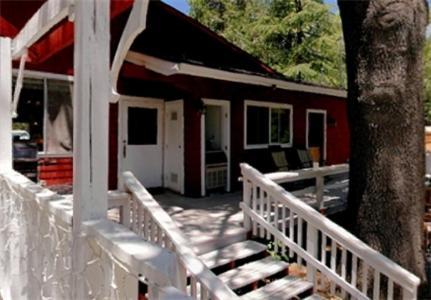 Silver Pines Lodge photo 27