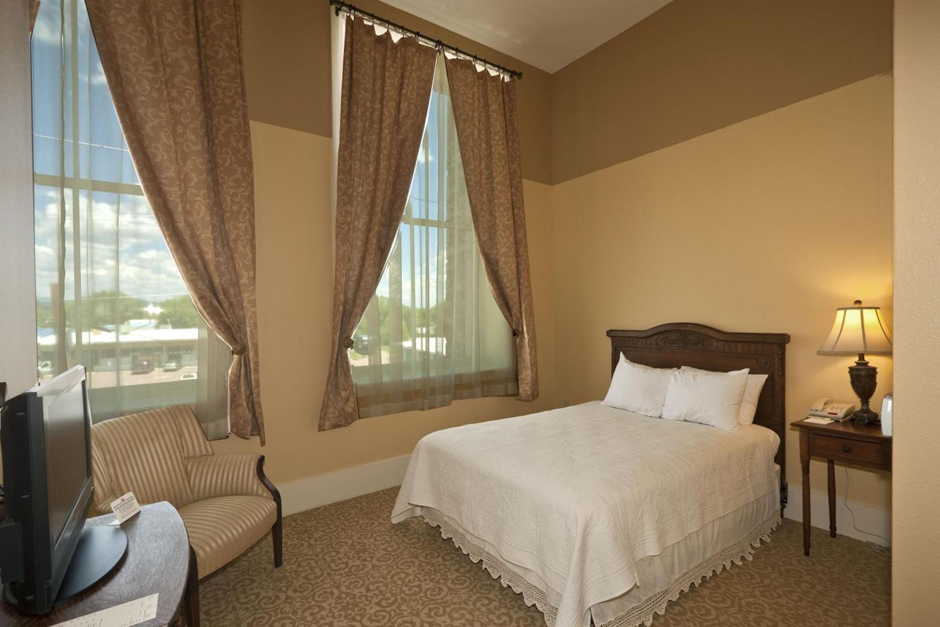 Historic Plaza Hotel photo 6