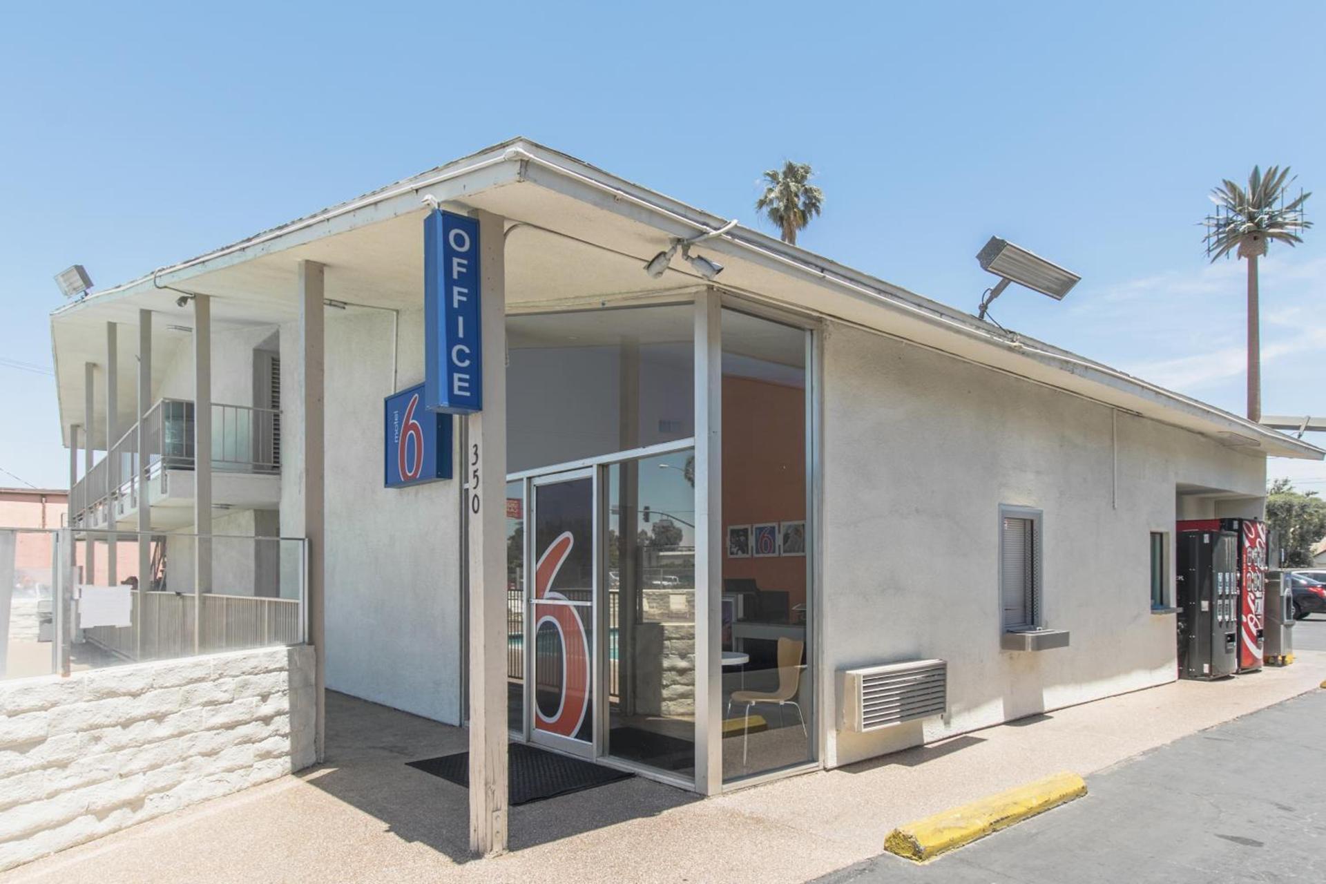 Motel 6 Bakersfield photo 15