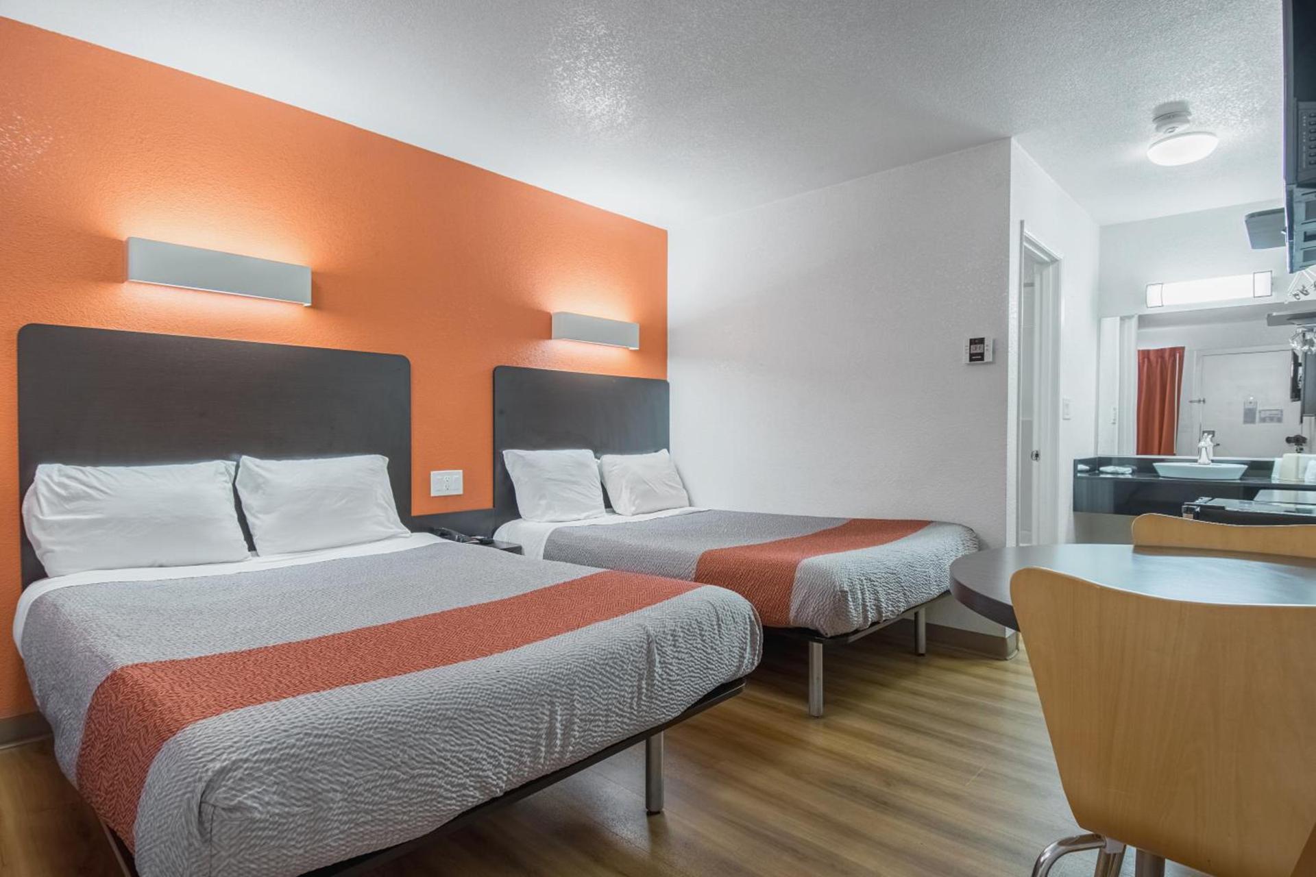 Motel 6 Bakersfield photo 6
