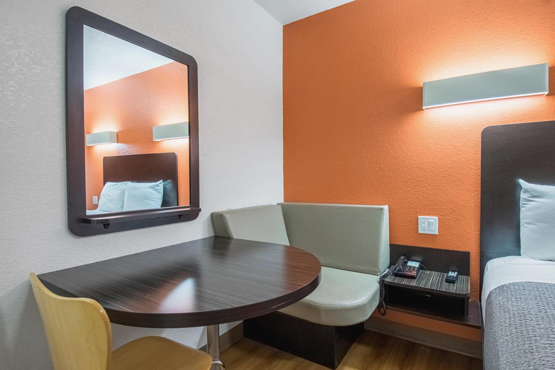 Motel 6 Bakersfield photo 10
