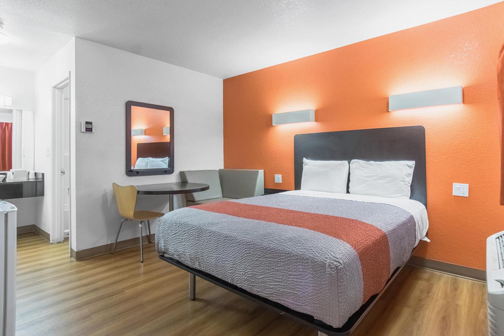 Motel 6 Bakersfield photo 13