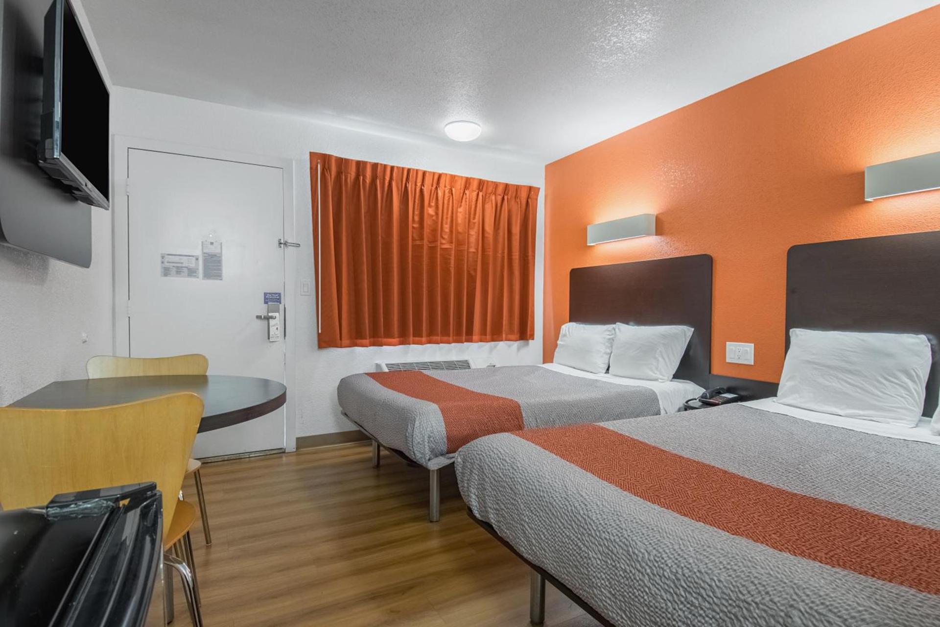 Motel 6 Bakersfield photo 9