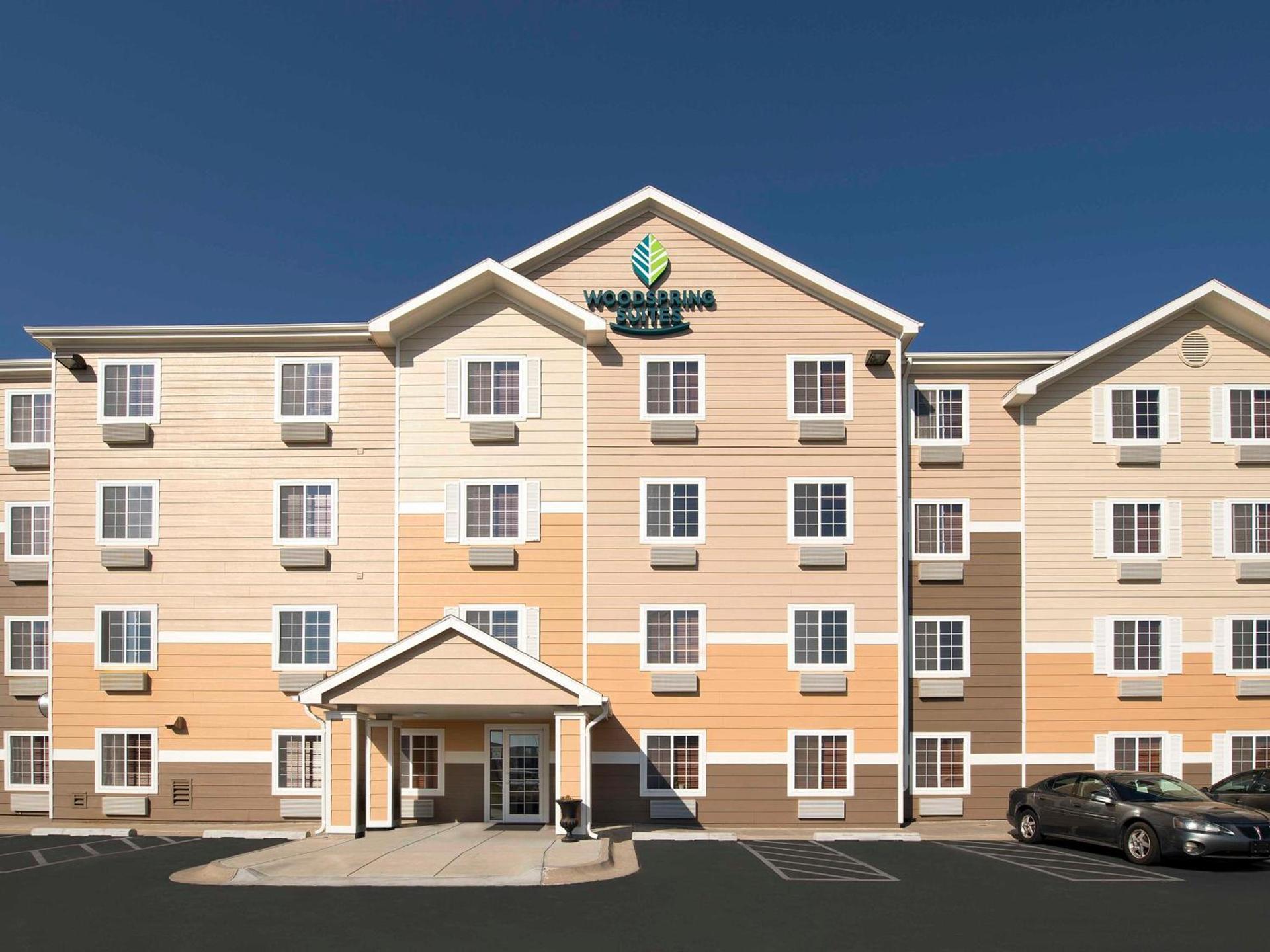 WoodSpring Suites Lincoln Northeast I-80 photo 2