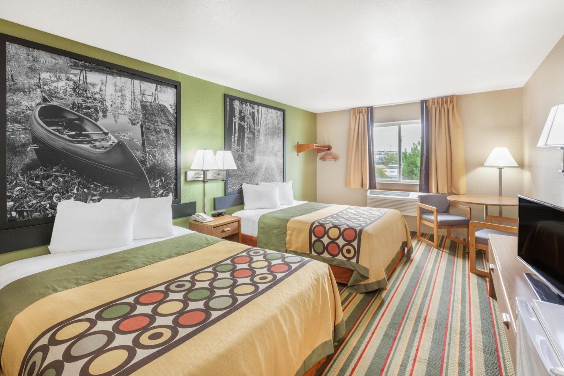 Super 8 by Wyndham Grayling photo 35