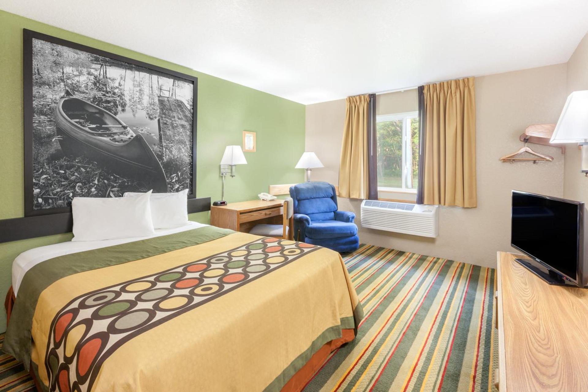 Super 8 by Wyndham Grayling photo 21
