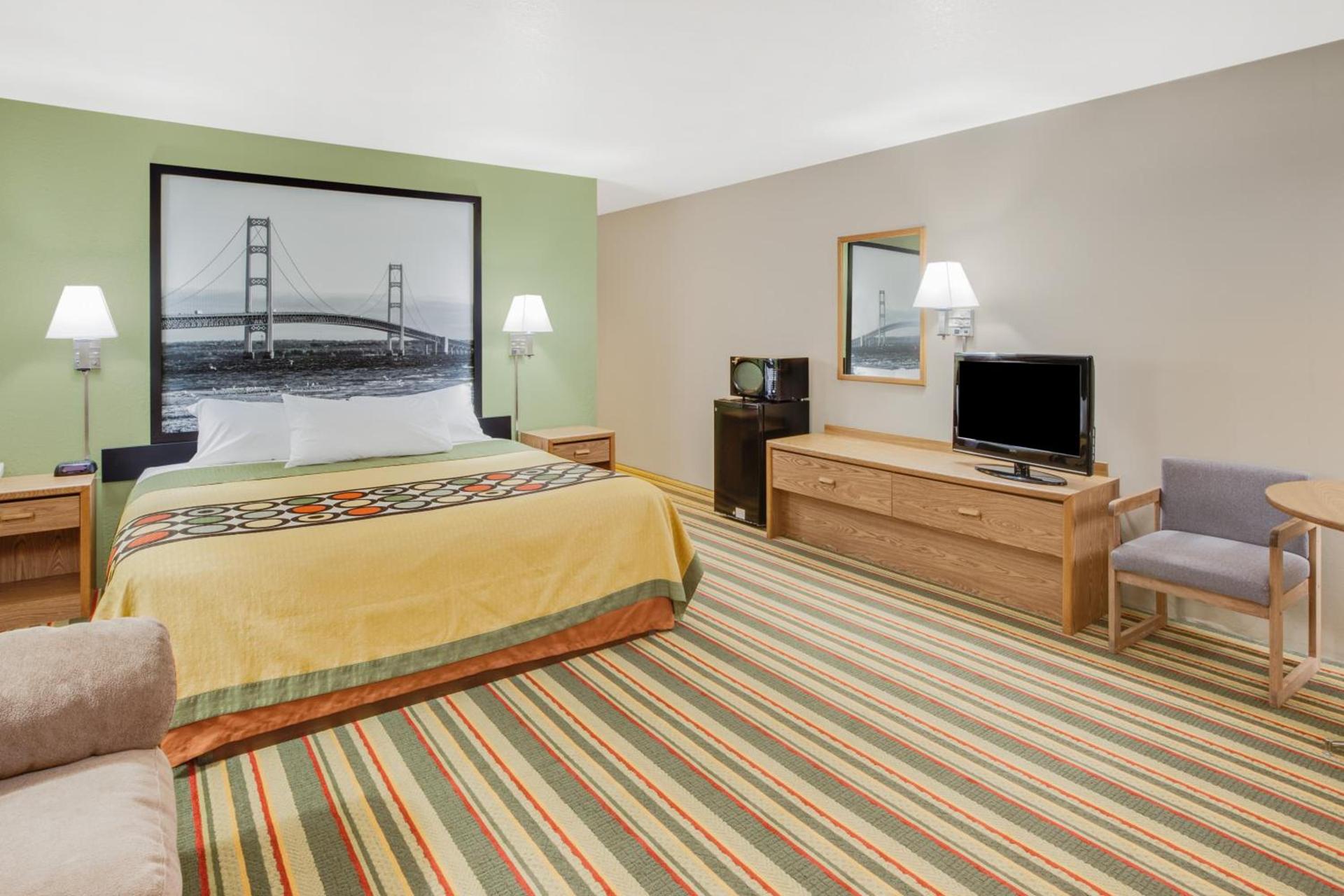 Super 8 by Wyndham Grayling photo 33