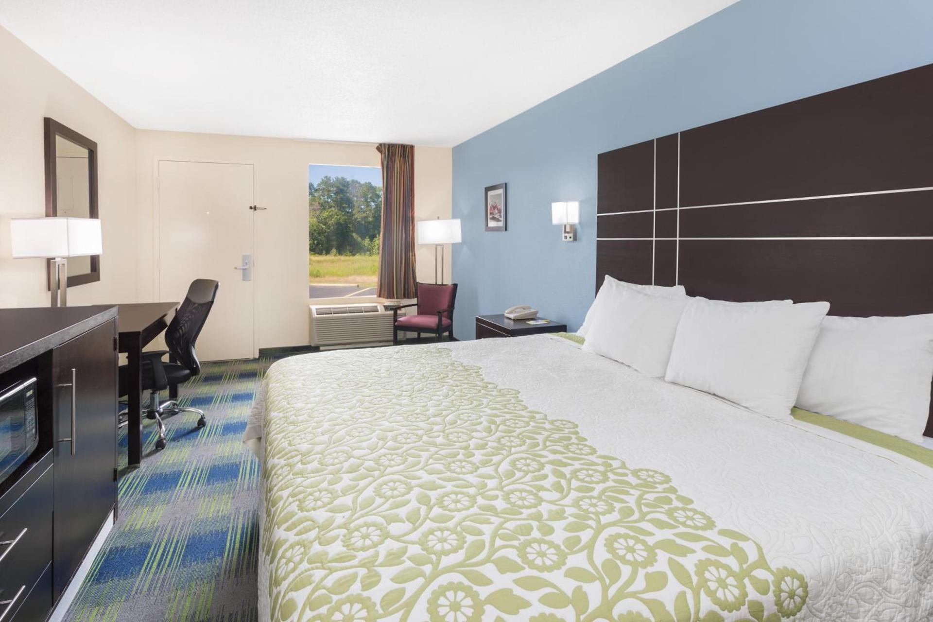 Days Inn by Wyndham Newberry South Carolina photo 31