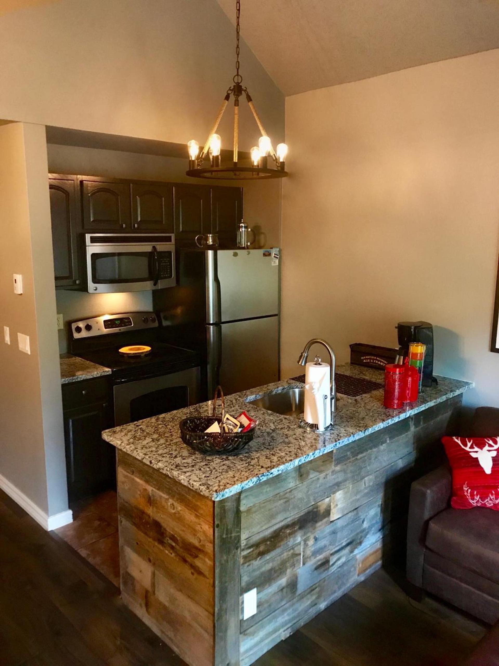 Breck Creekside at Wildwood Suites photo 14