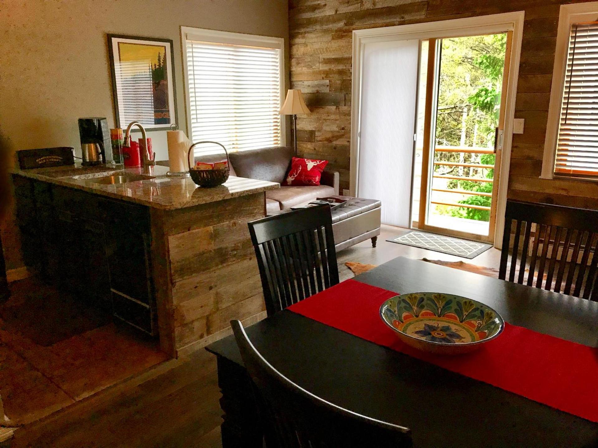 Breck Creekside at Wildwood Suites photo 18
