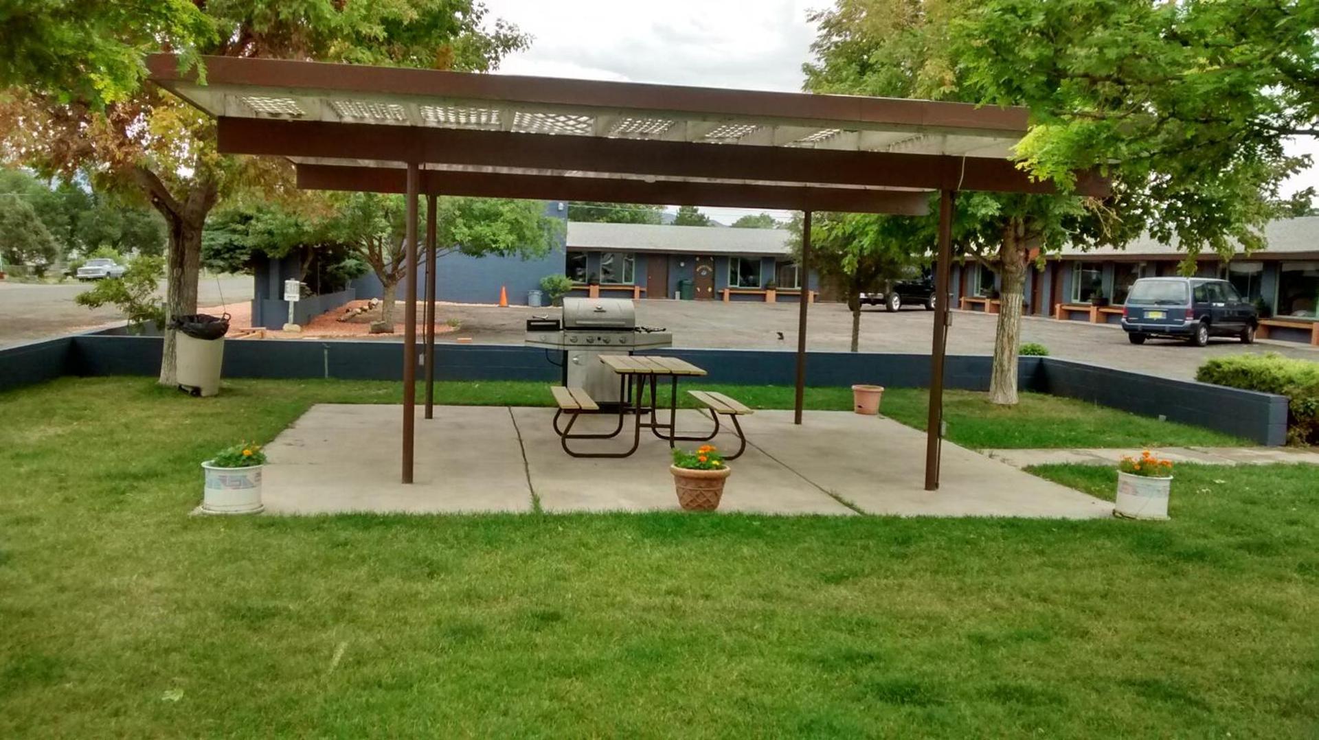 Adobe Sands Motel photo 13