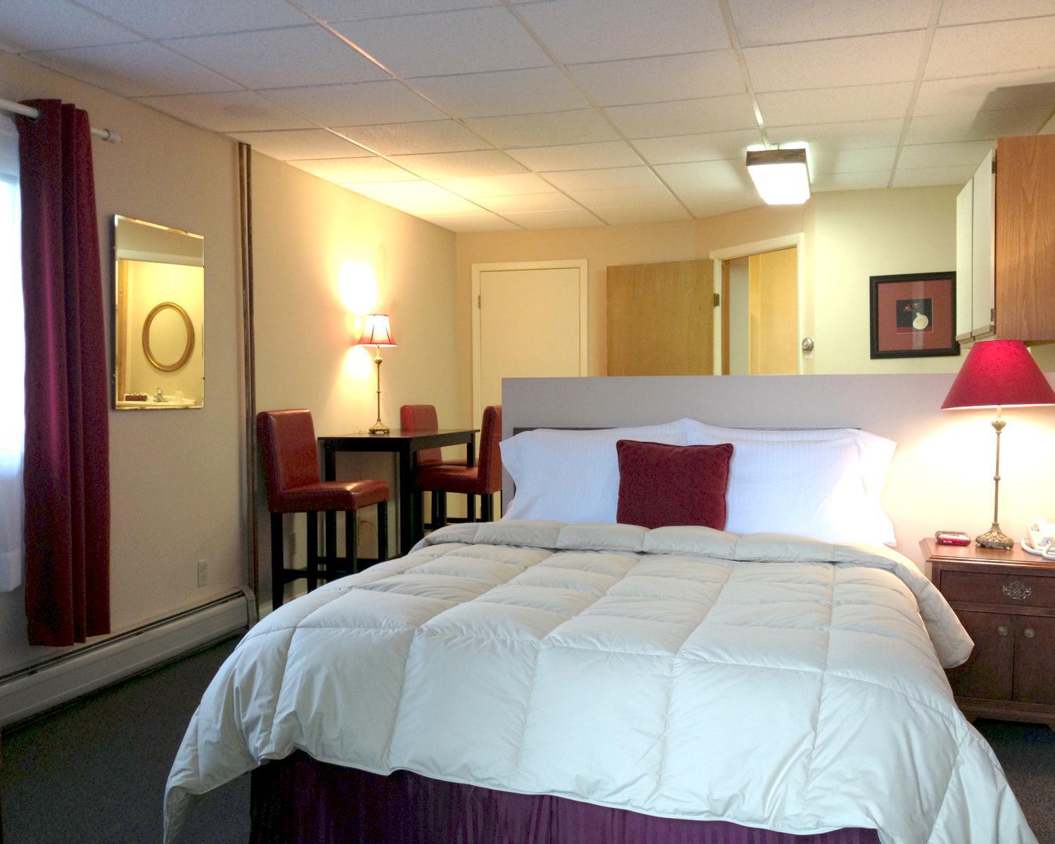 Vinehurst Inn & Suites photo 9