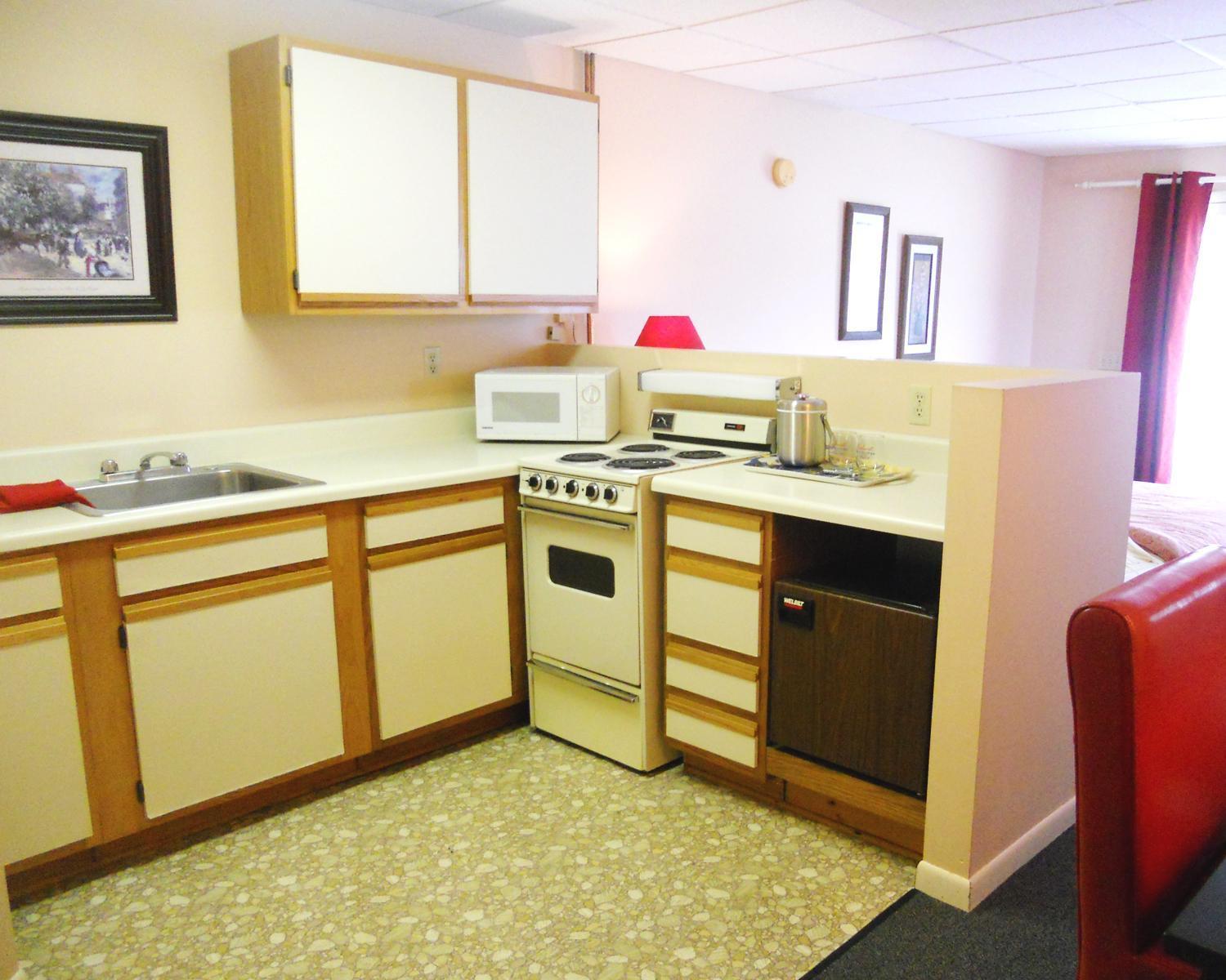 Vinehurst Inn & Suites photo 11