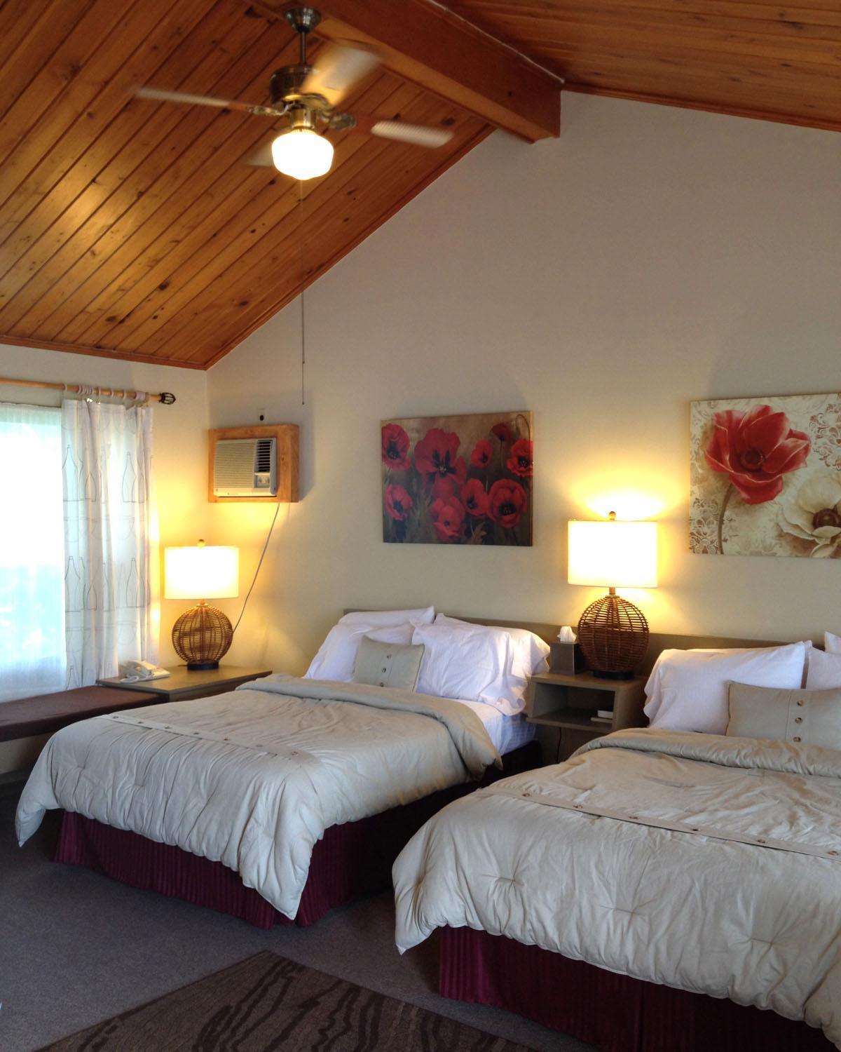 Vinehurst Inn & Suites photo 13