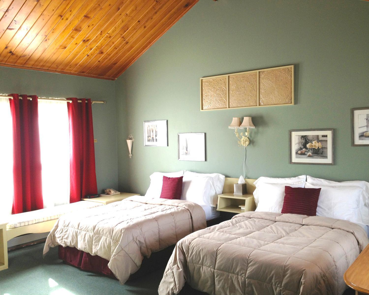 Vinehurst Inn & Suites photo 16