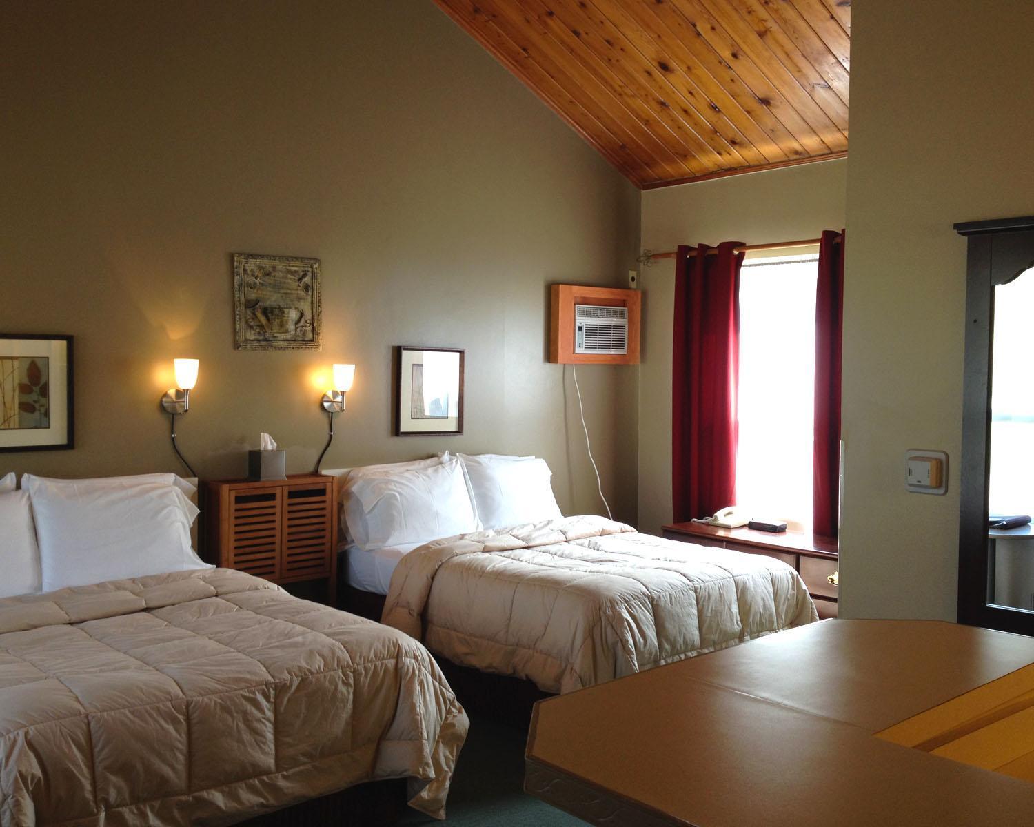 Vinehurst Inn & Suites photo 17