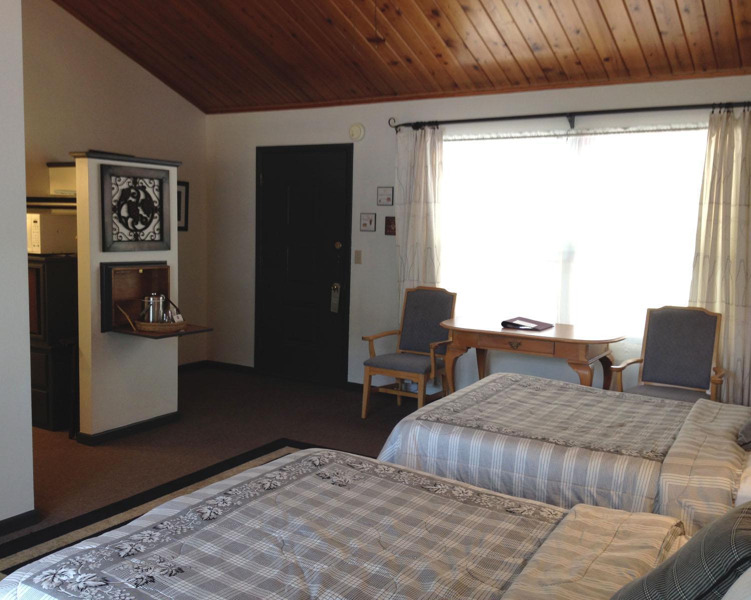 Vinehurst Inn & Suites photo 19