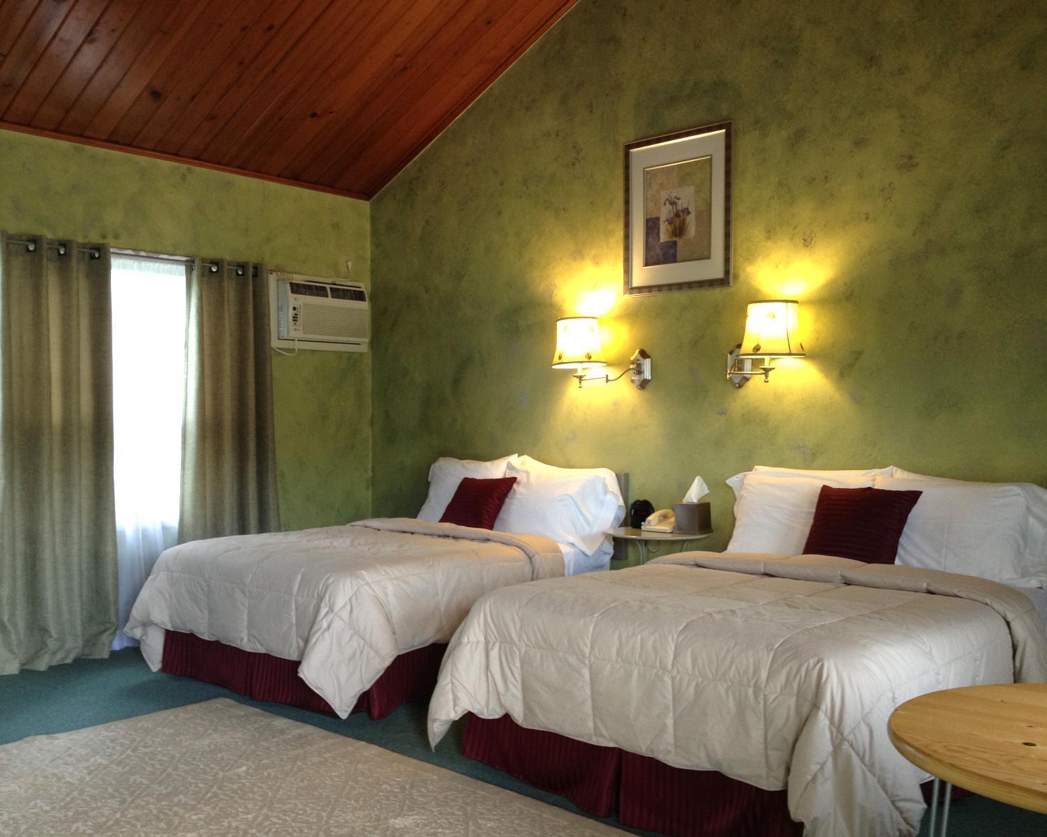 Vinehurst Inn & Suites photo 20