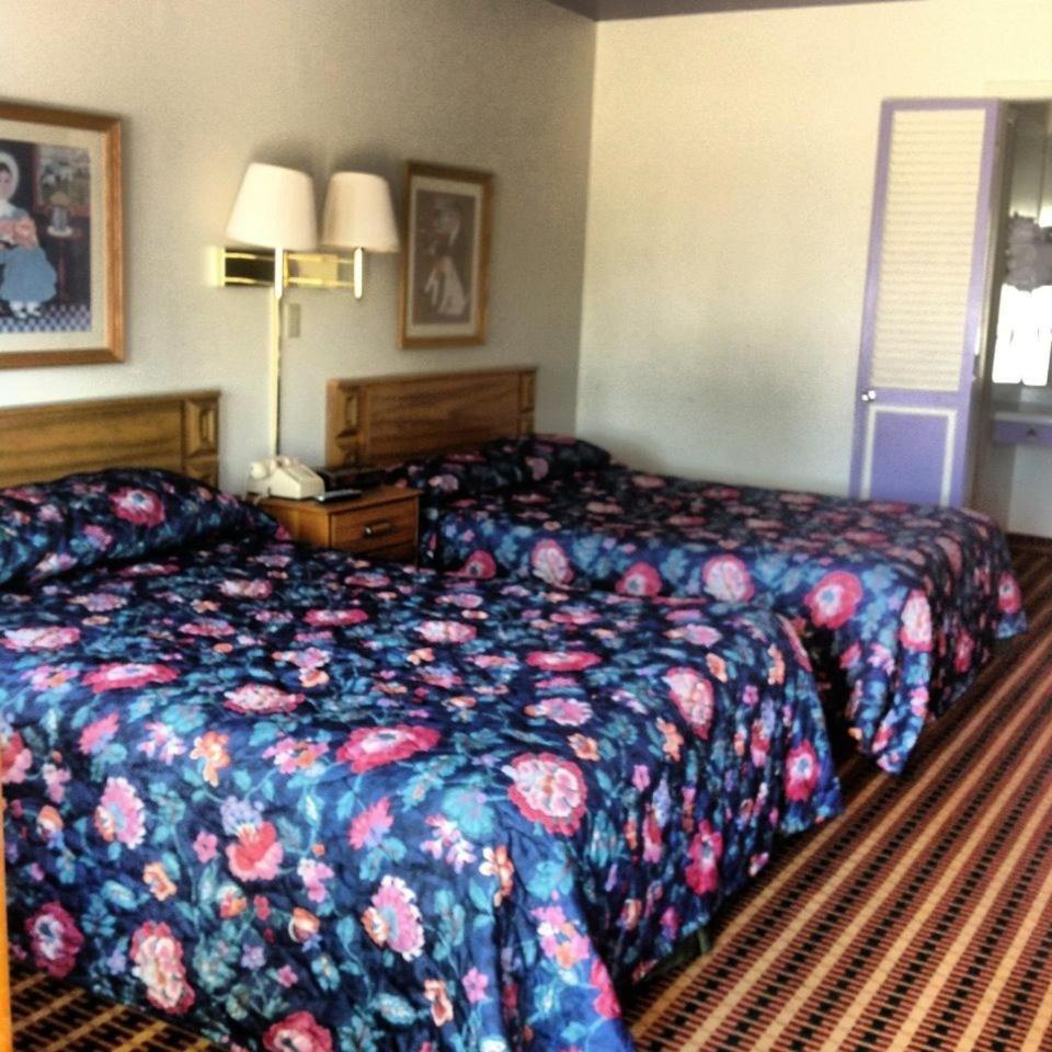 Relax Inn - Shelby photo 10