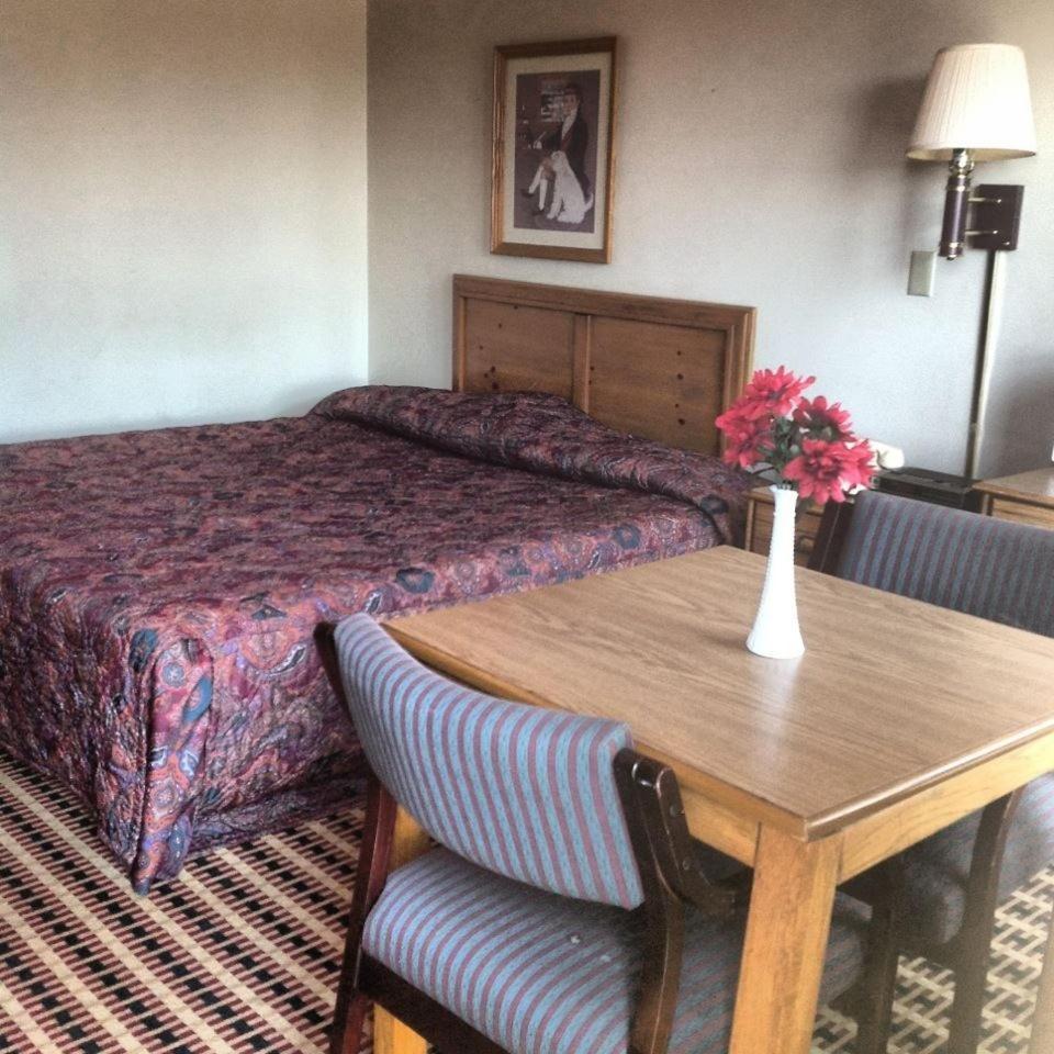 Relax Inn - Shelby photo 8