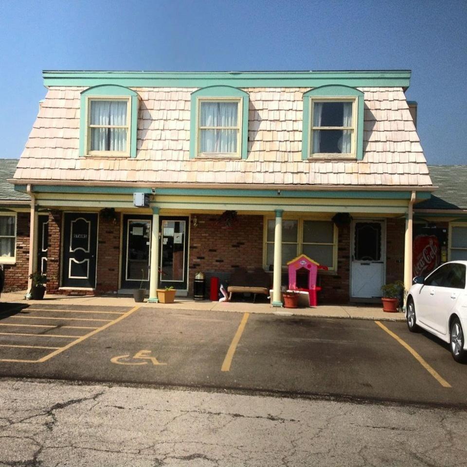 Relax Inn - Shelby photo 5