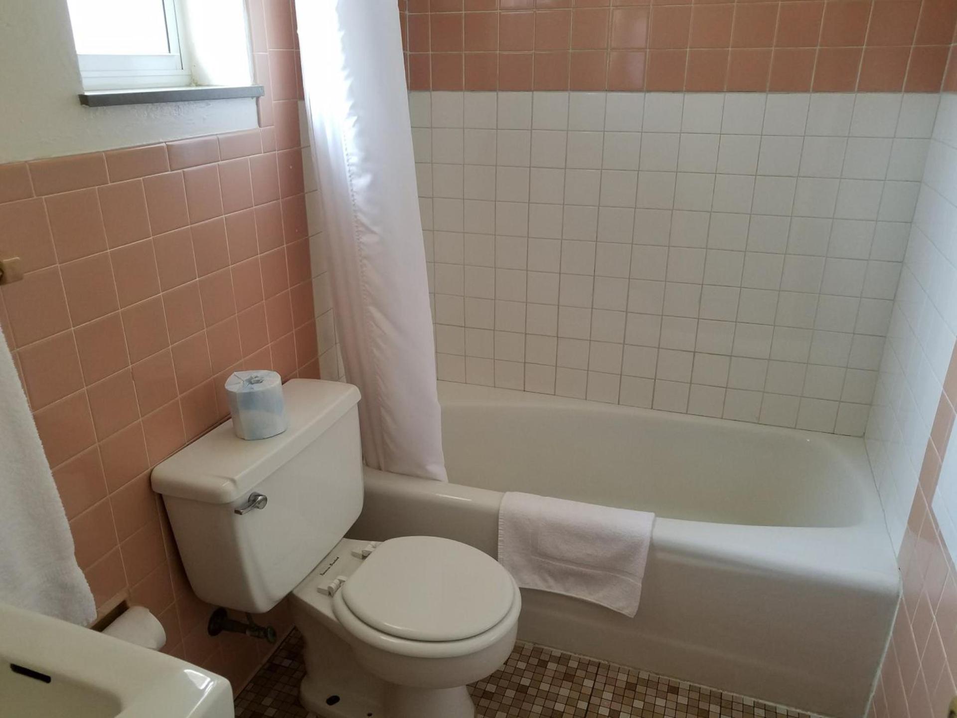 West Plains Motel photo 22
