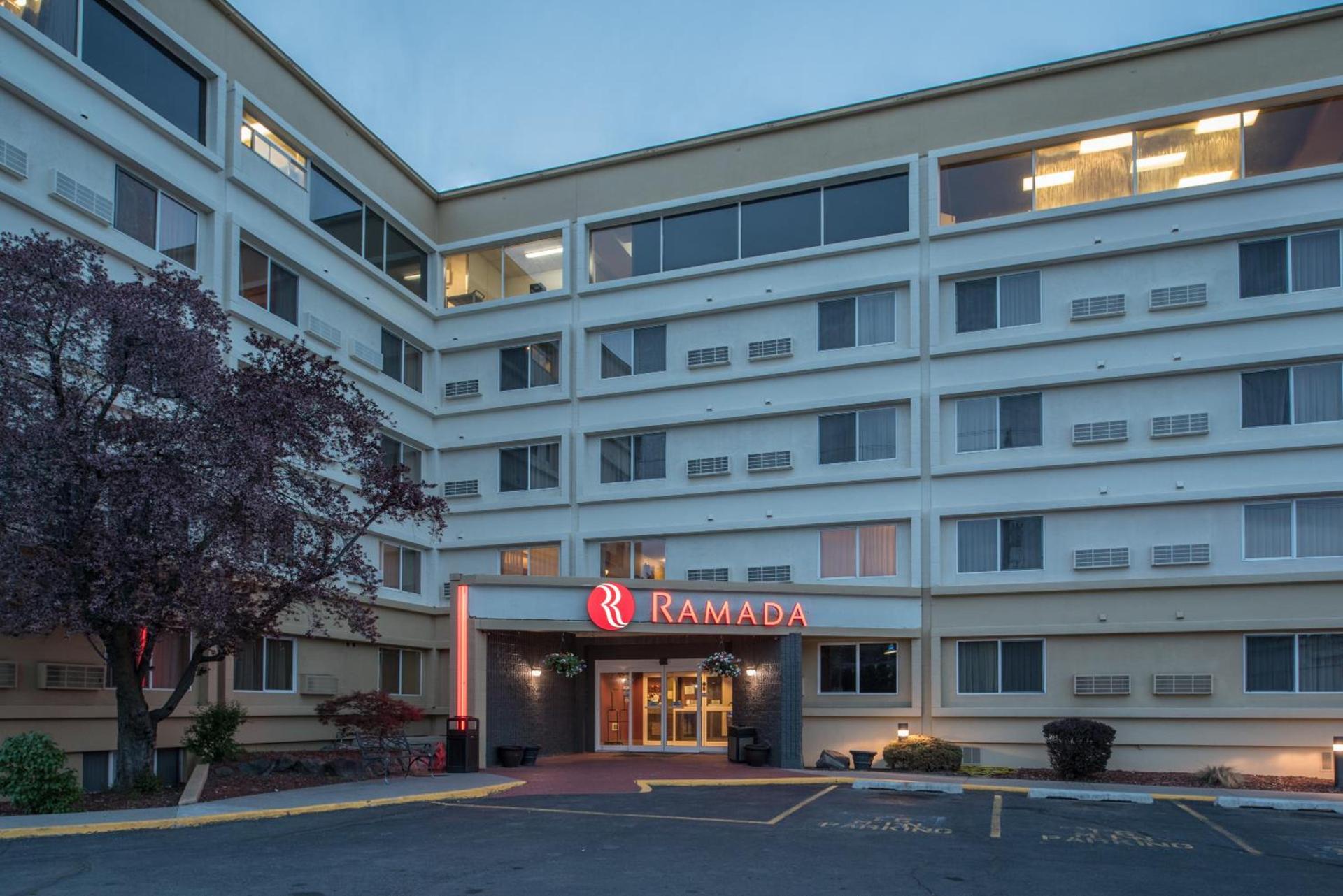 Ramada by Wyndham Downtown Spokane photo 7