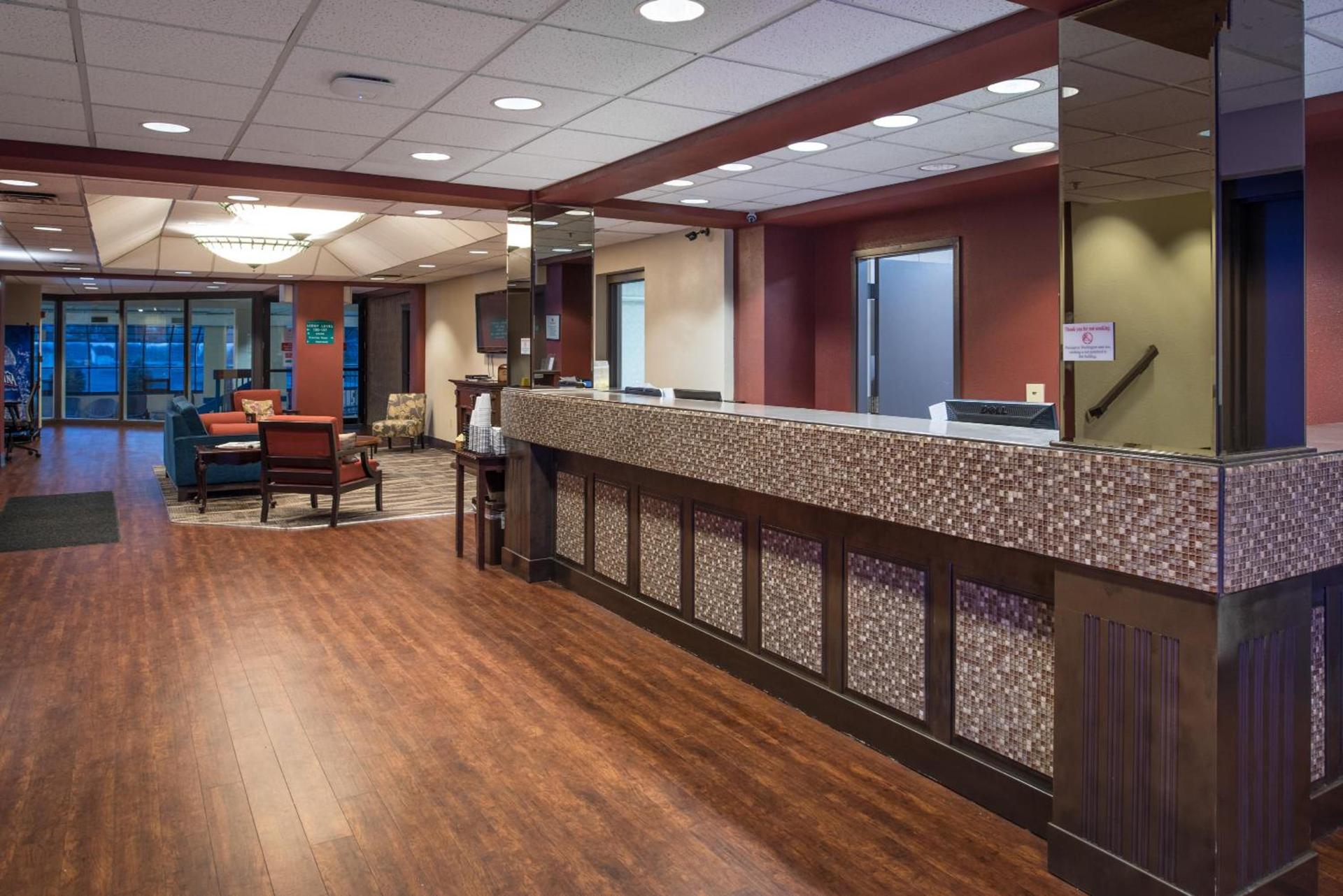 Ramada by Wyndham Downtown Spokane photo 8