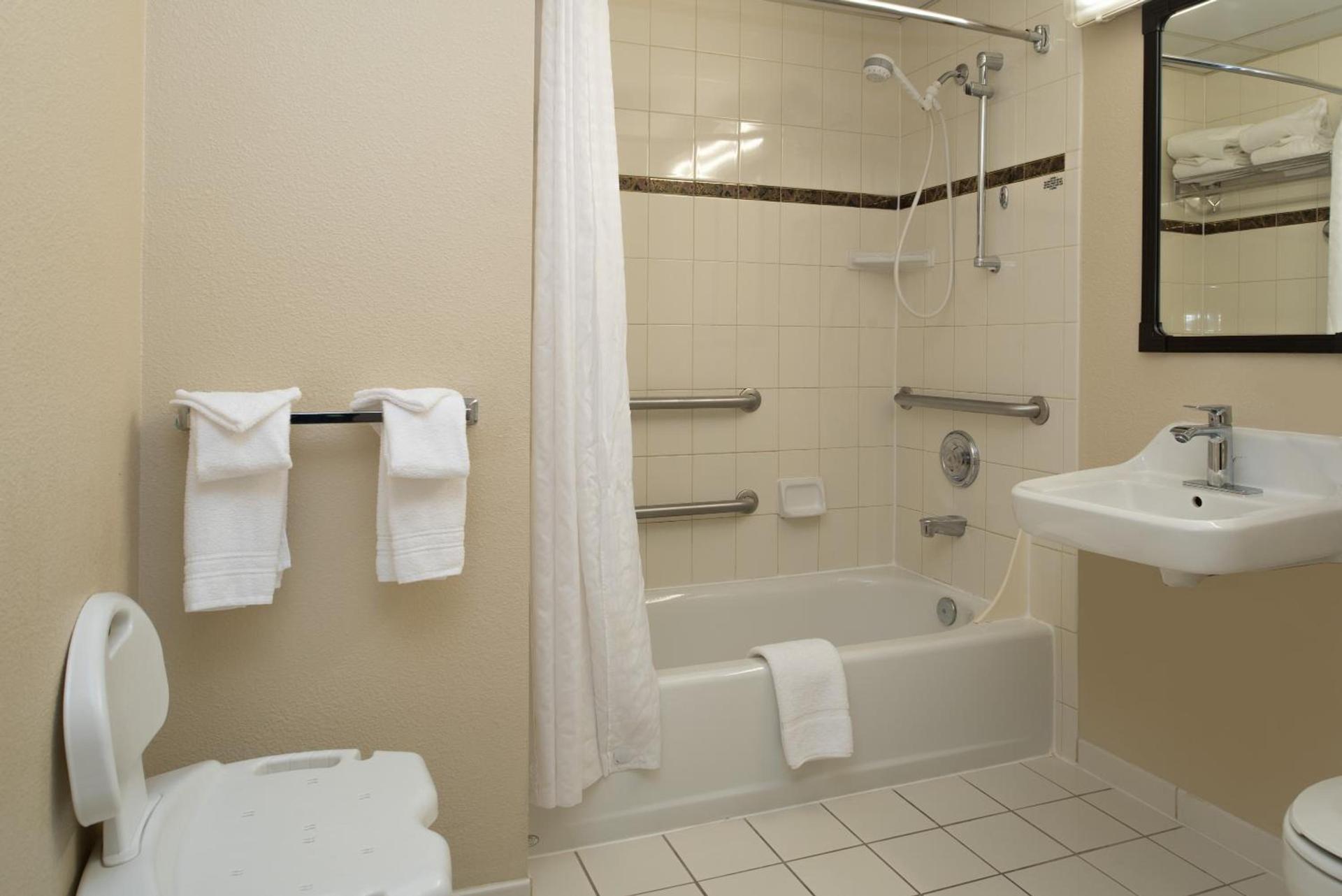 Ramada by Wyndham Downtown Spokane photo 25