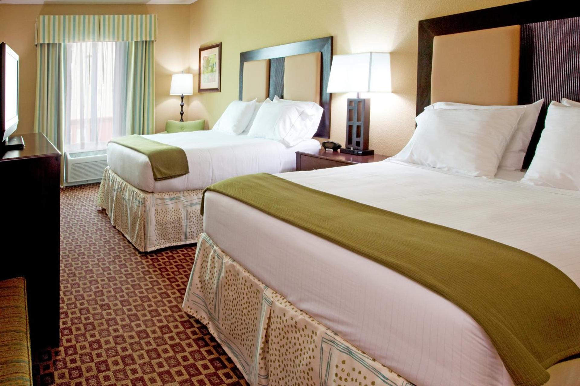 Holiday Inn Express Hotel & Suites Chaffee - Jacksonville West by IHG photo 4
