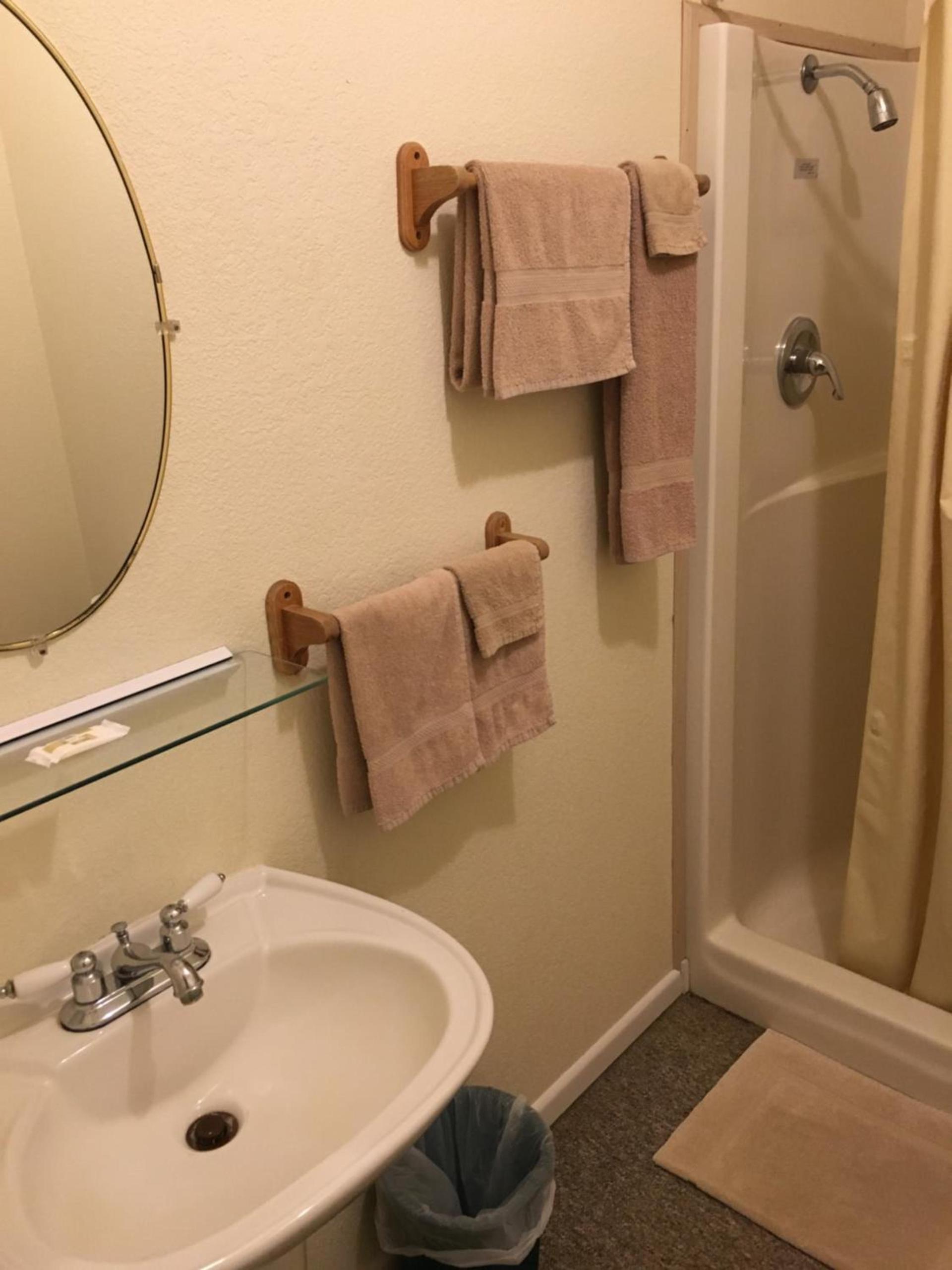 Hunters Lodge Motel photo 14