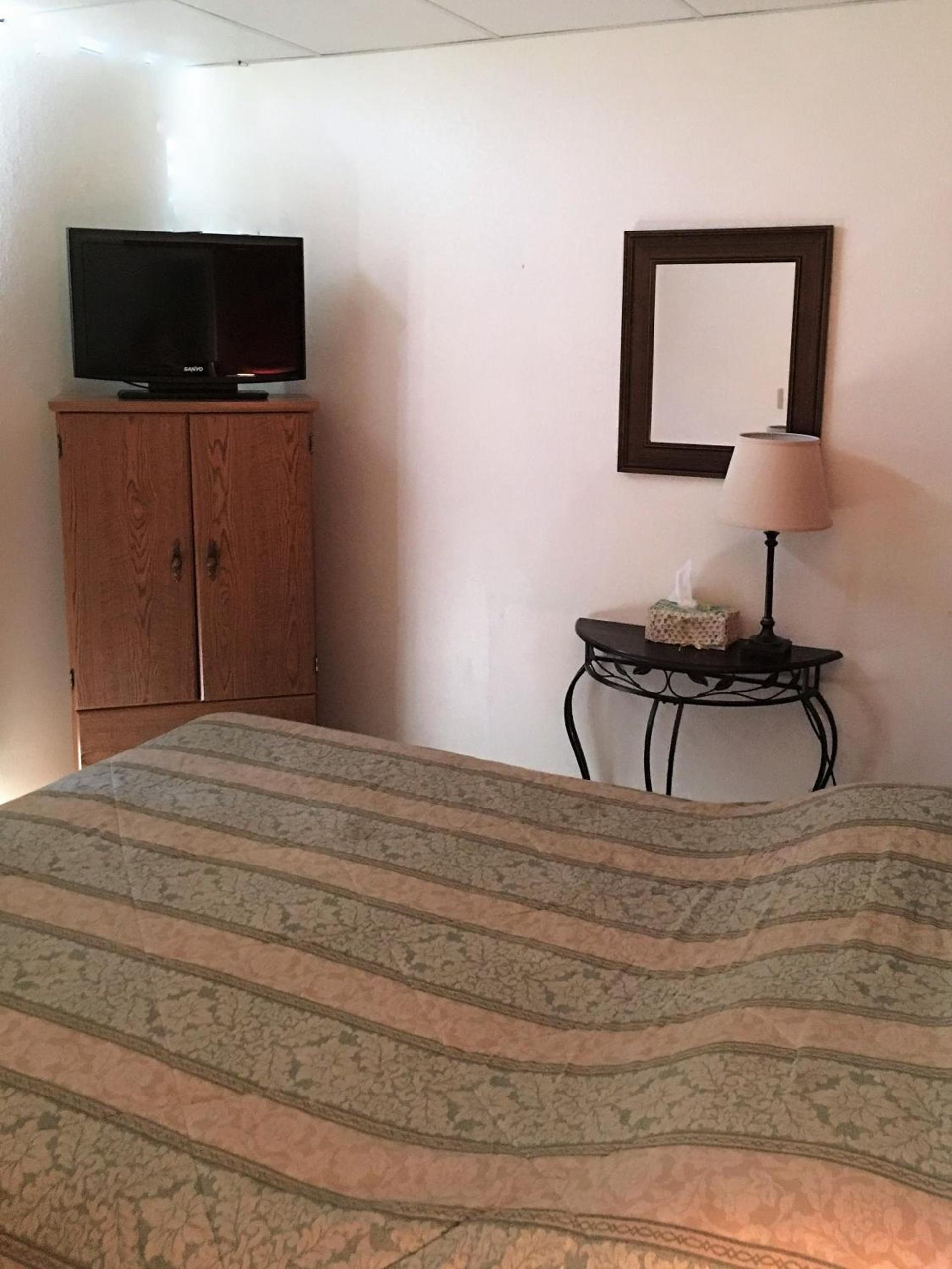 Hunters Lodge Motel photo 16