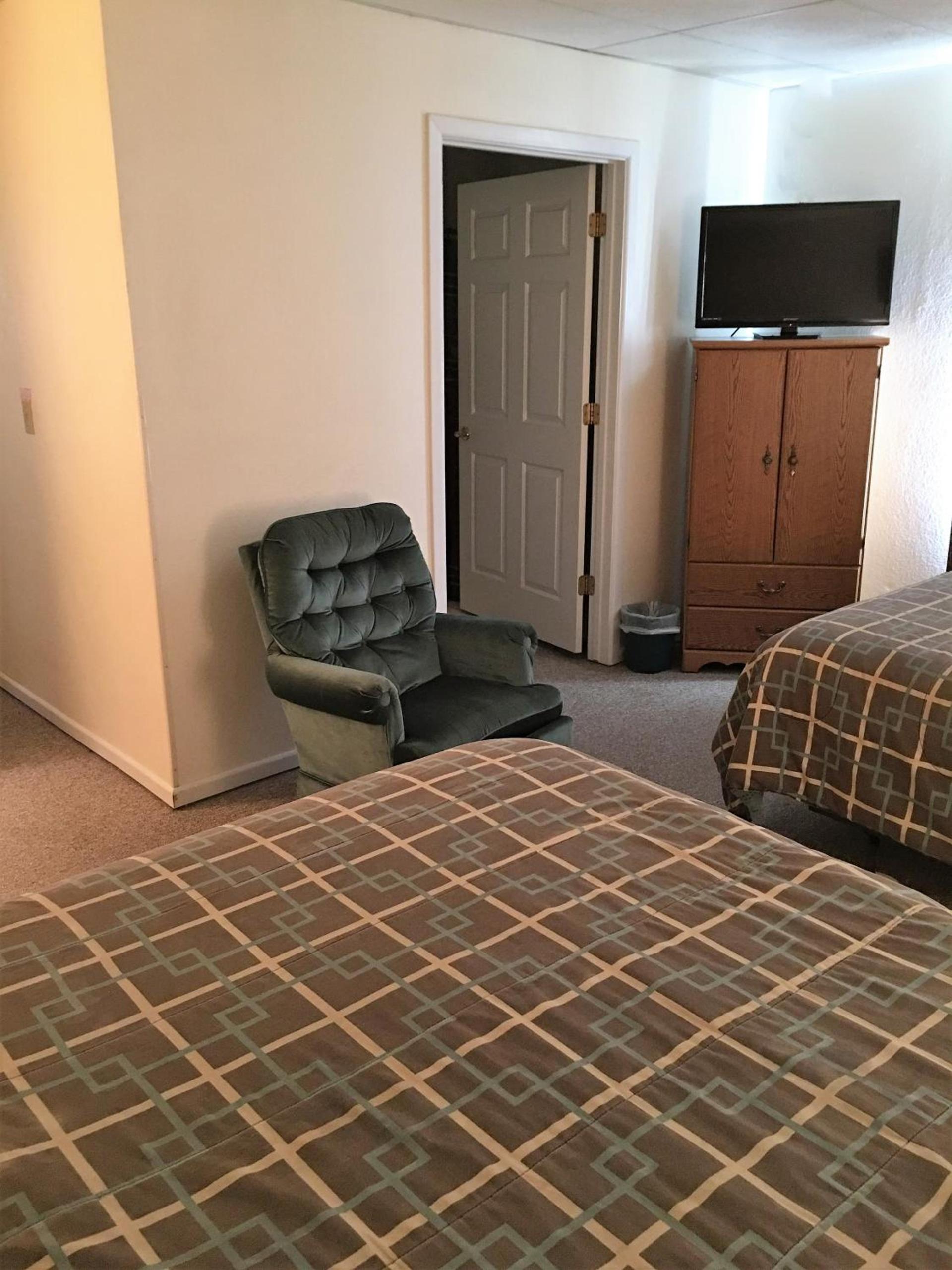Hunters Lodge Motel photo 11