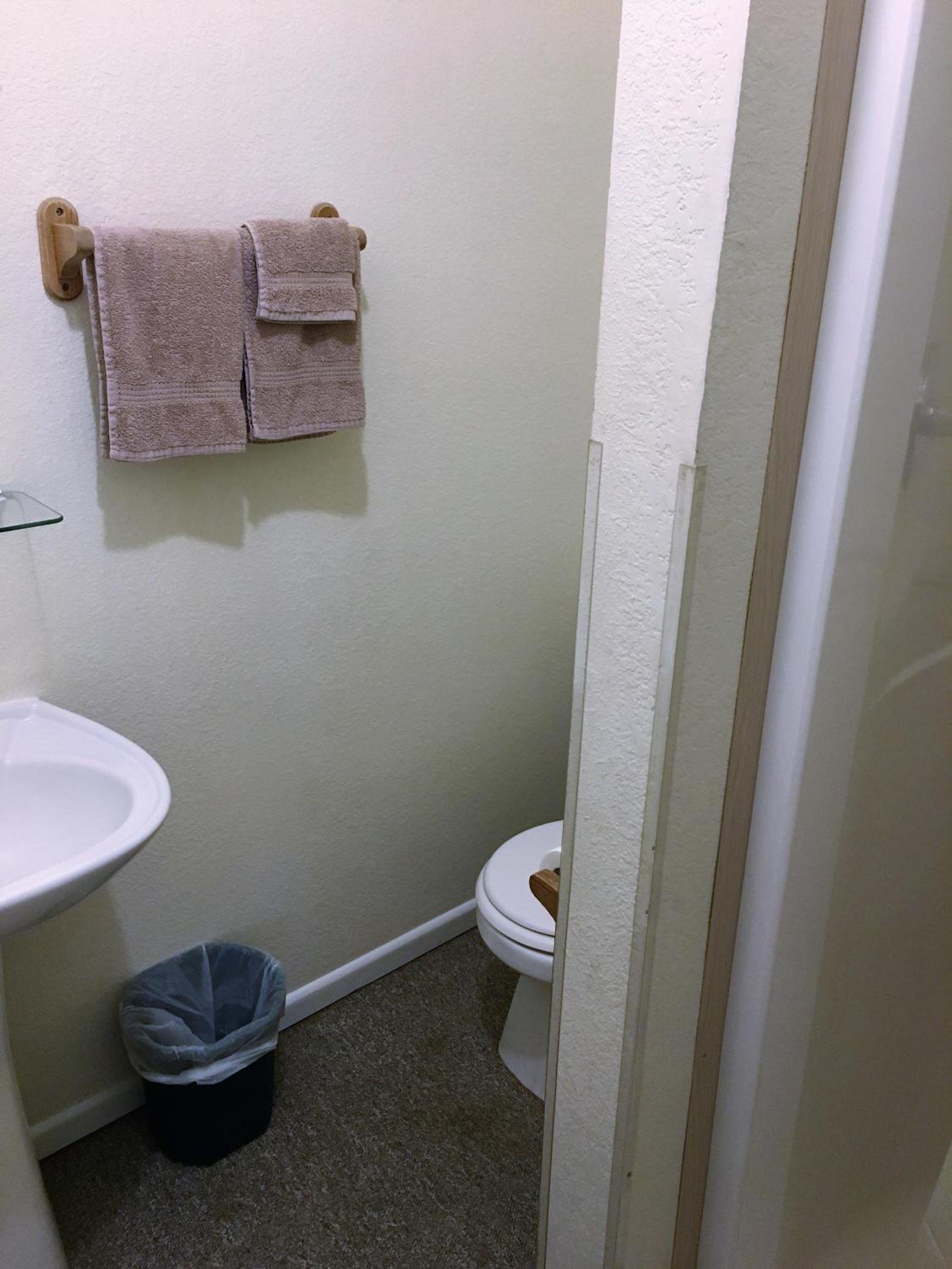 Hunters Lodge Motel photo 26
