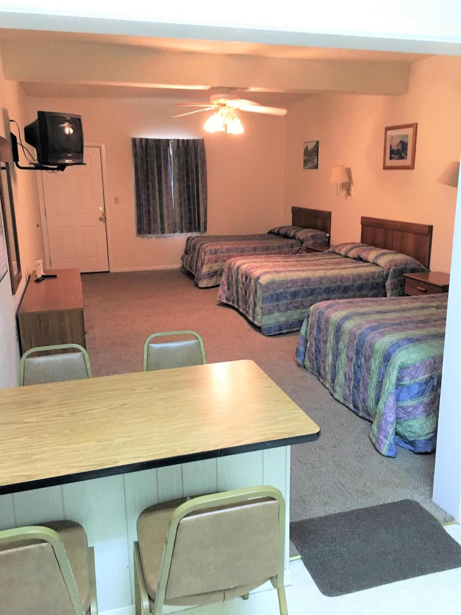 Hunters Lodge Motel photo 27