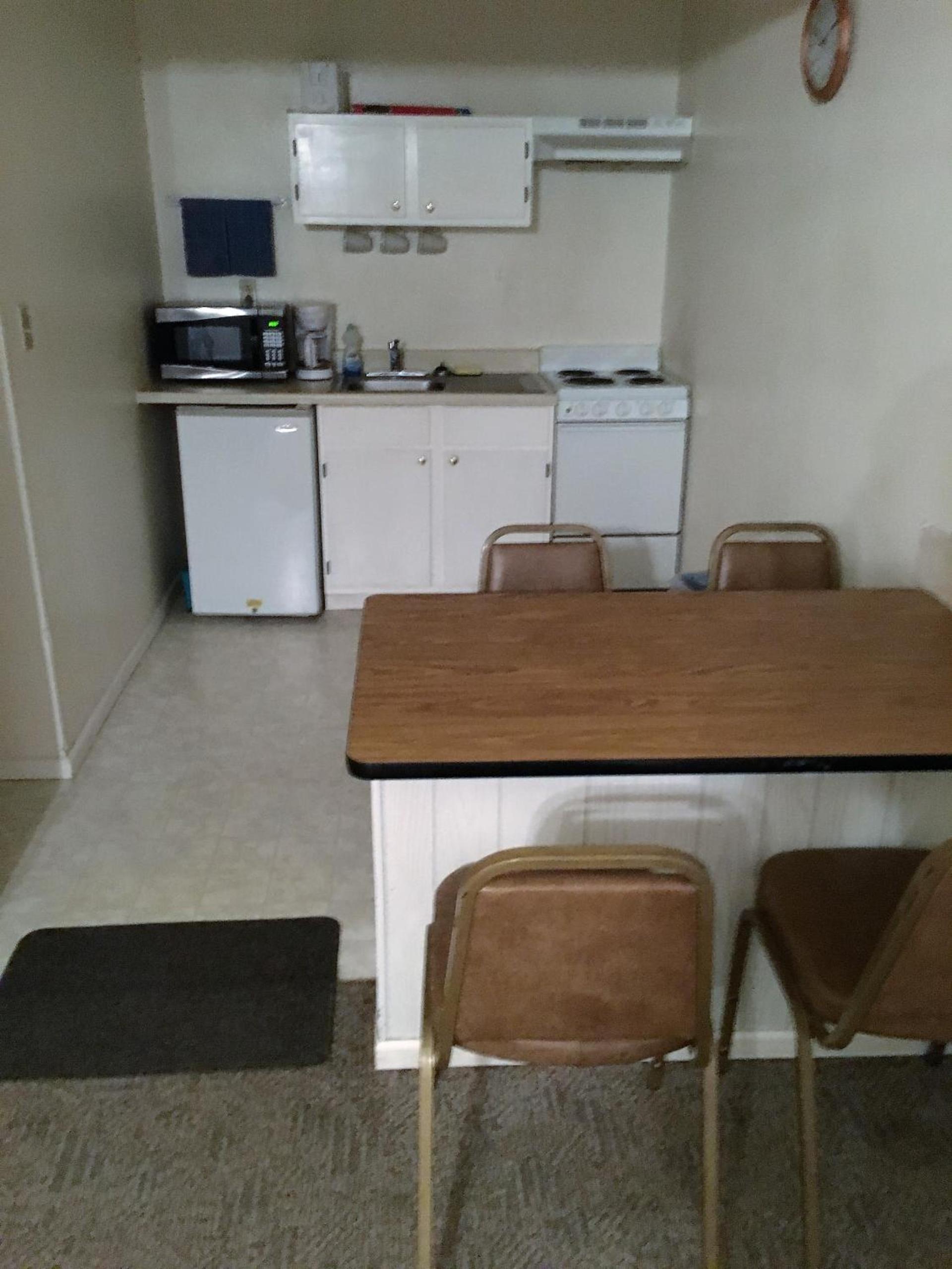 Hunters Lodge Motel photo 10