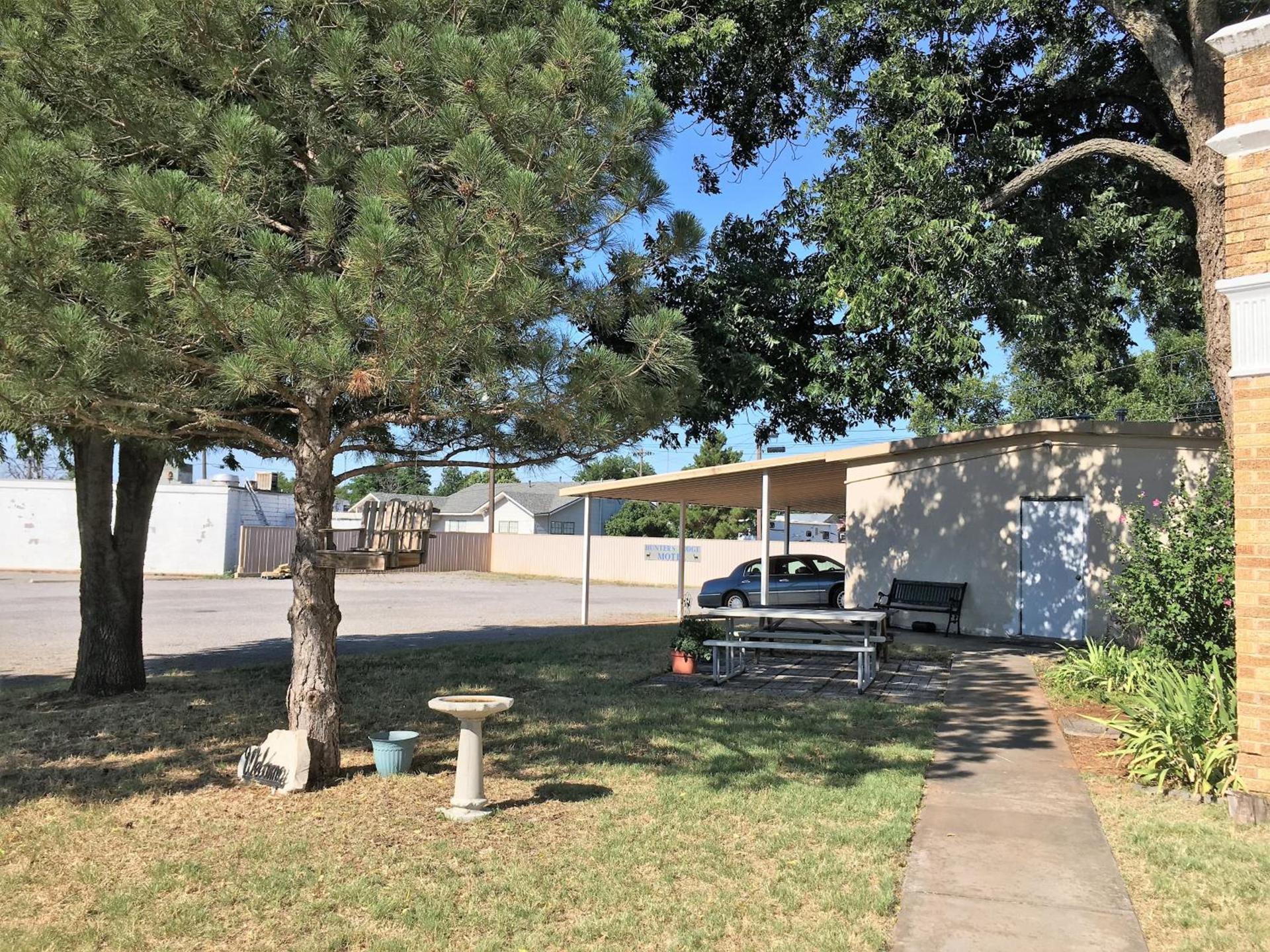 Hunters Lodge Motel photo 28