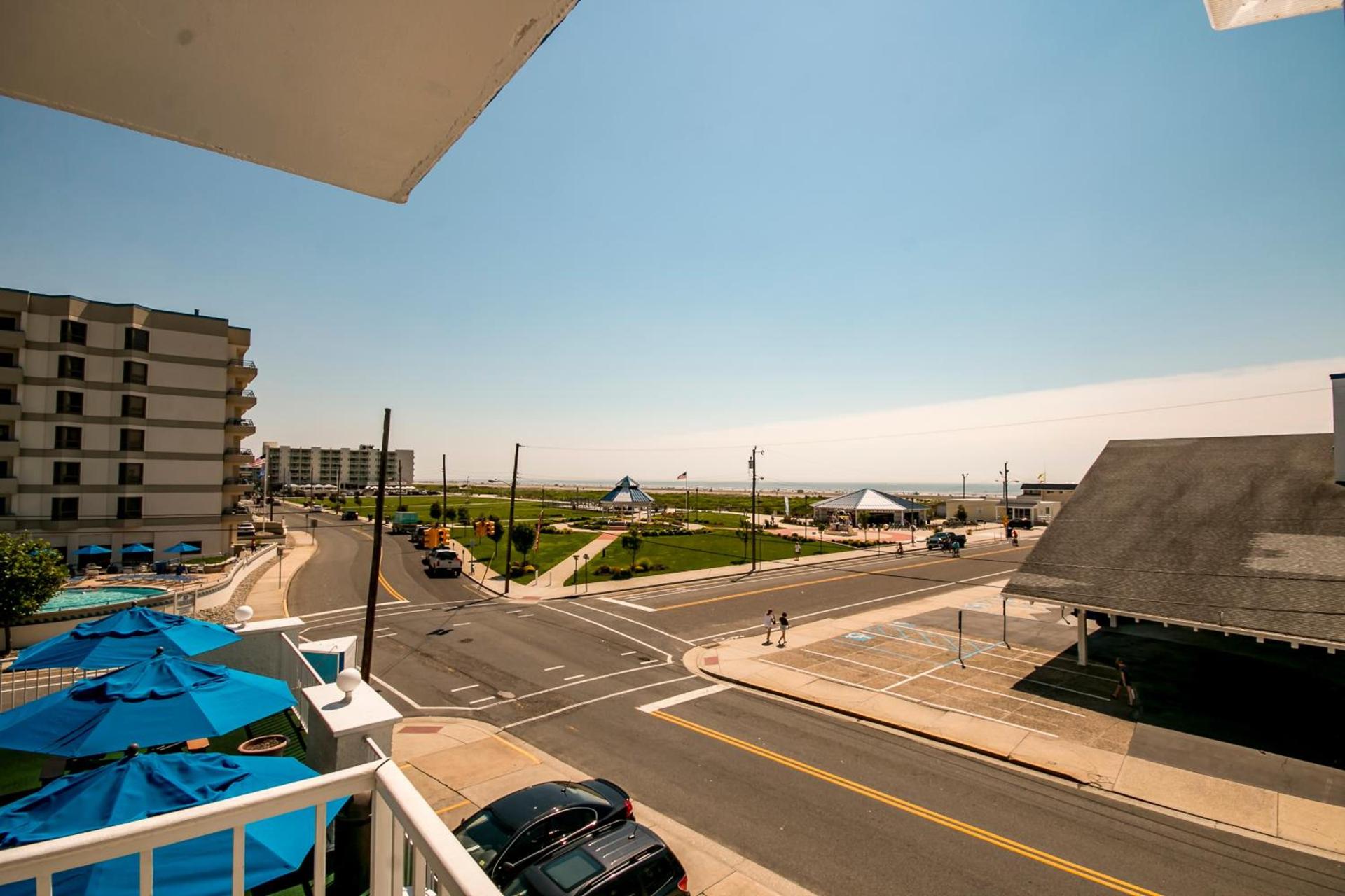 Admiral Resort Motel photo 41