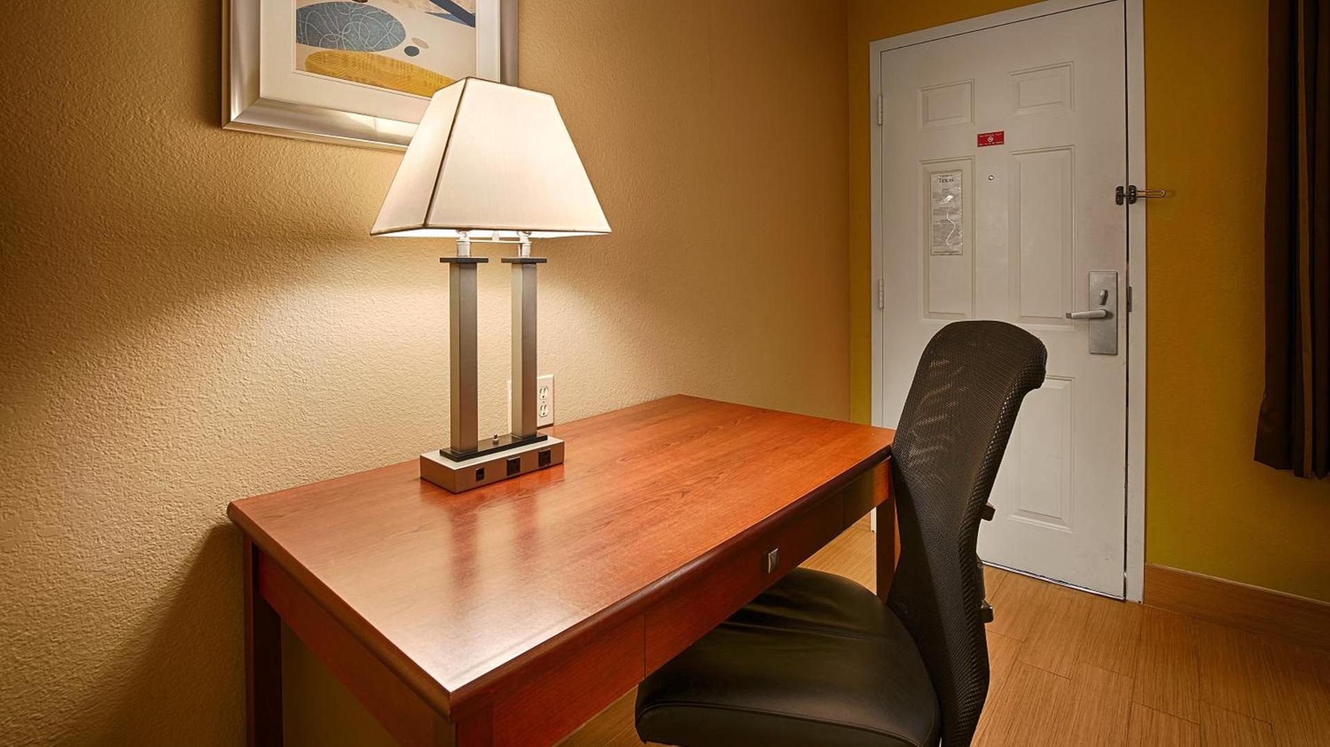Best Western PLUS Fresno Inn photo 6